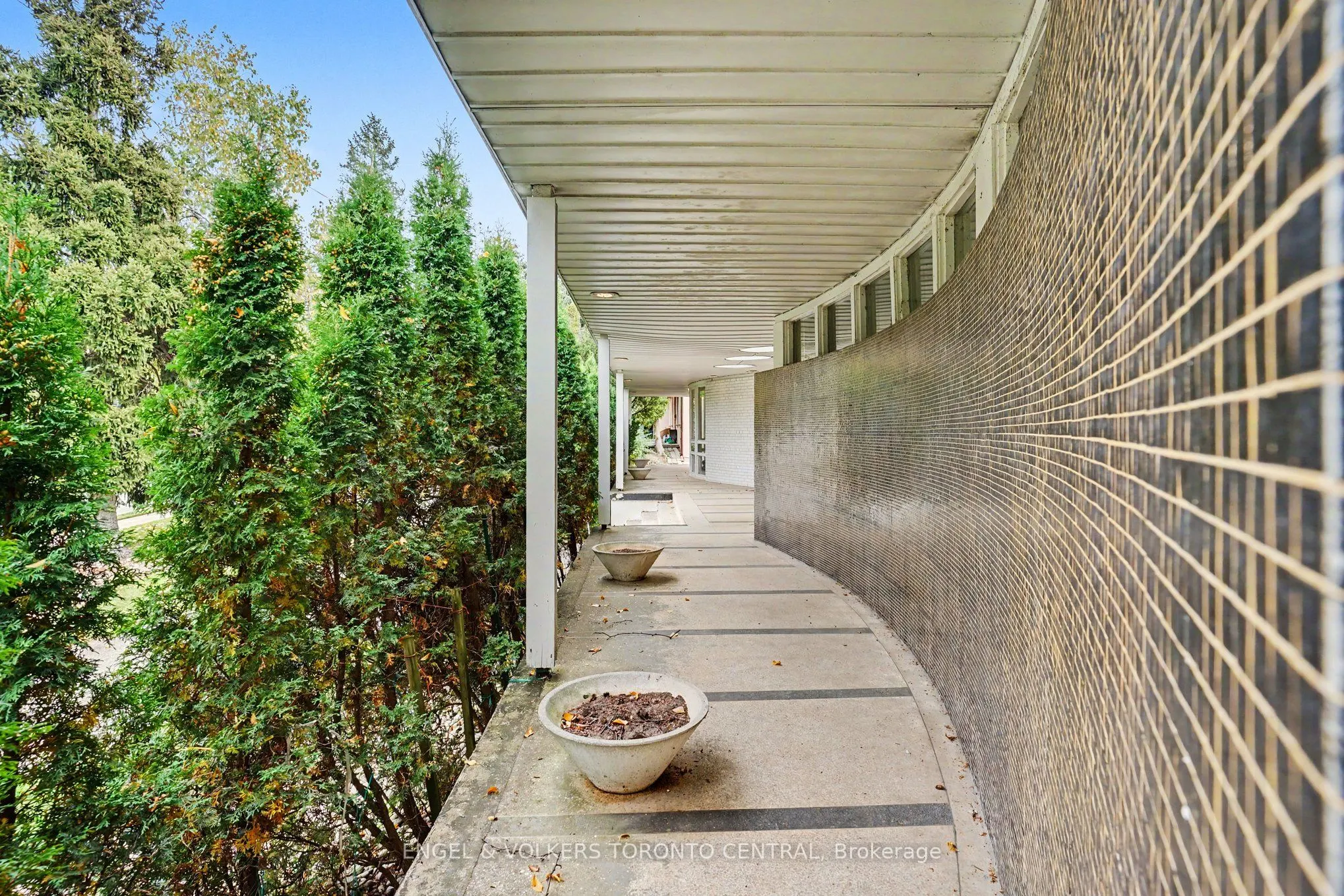 11 Suncrest Drive