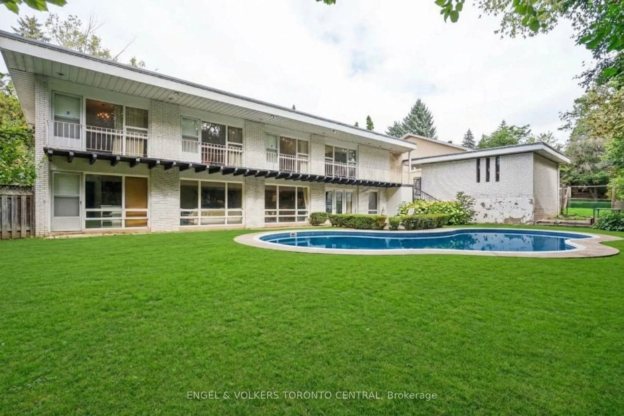 11 Suncrest Drive