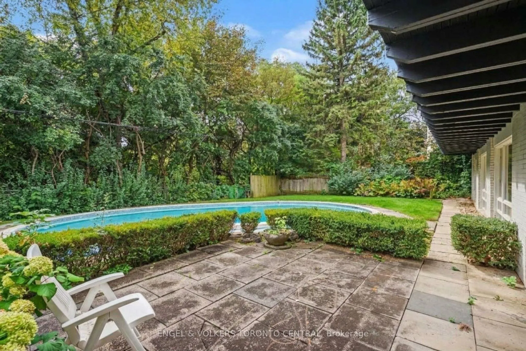 11 Suncrest Drive