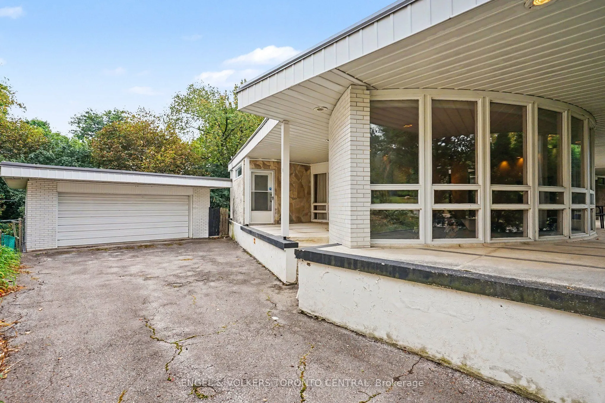 11 Suncrest Drive