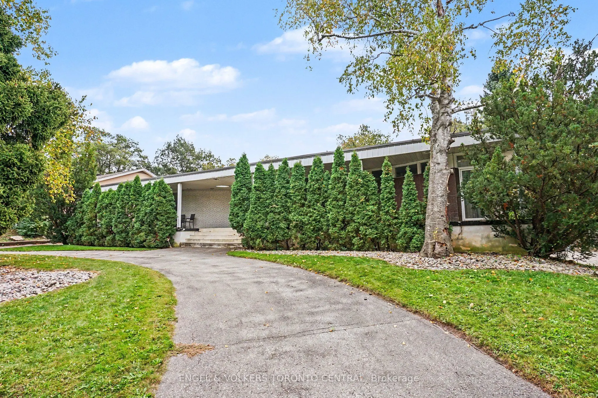 11 Suncrest Drive