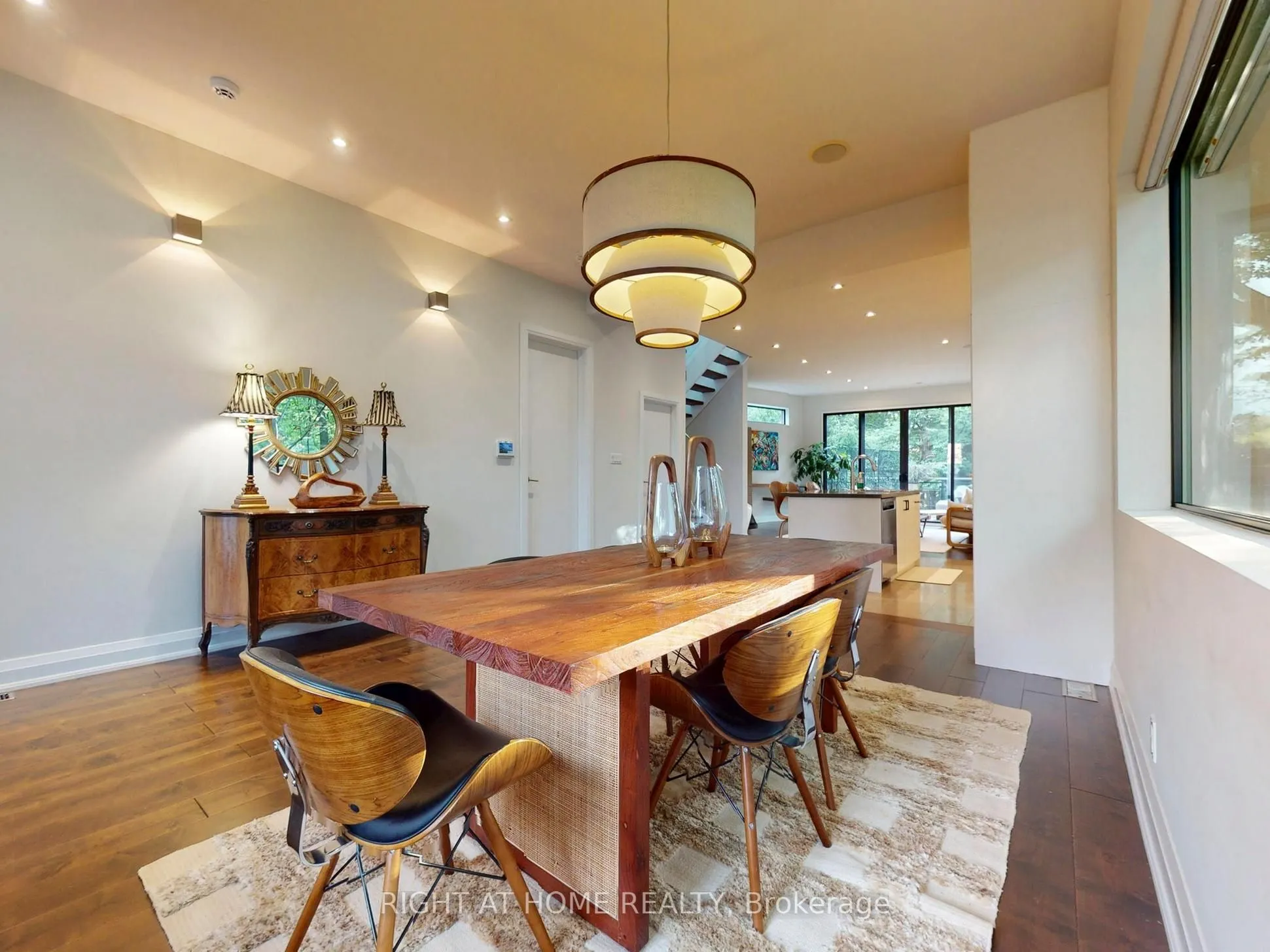386 Rosewell Avenue