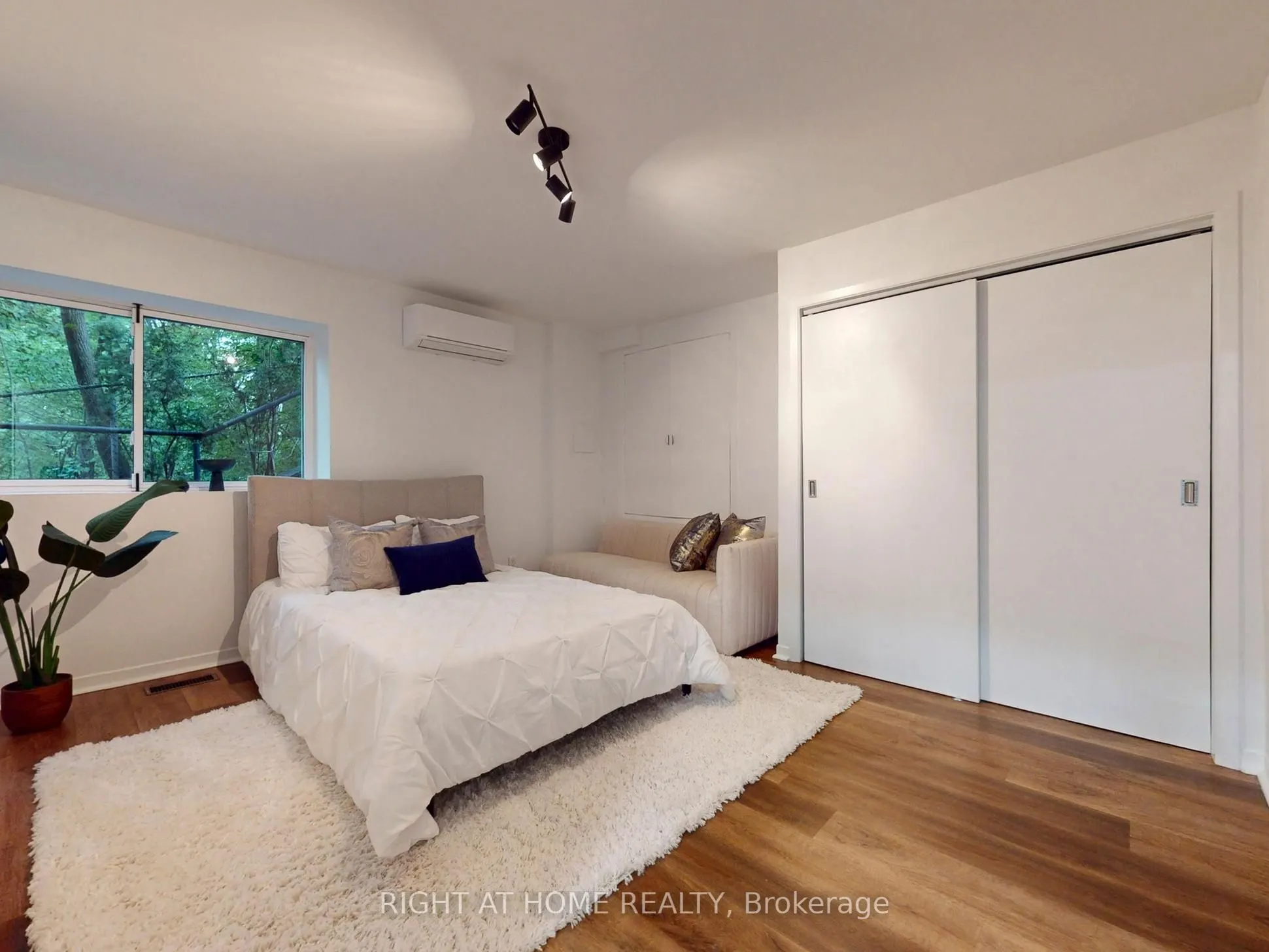 386 Rosewell Avenue