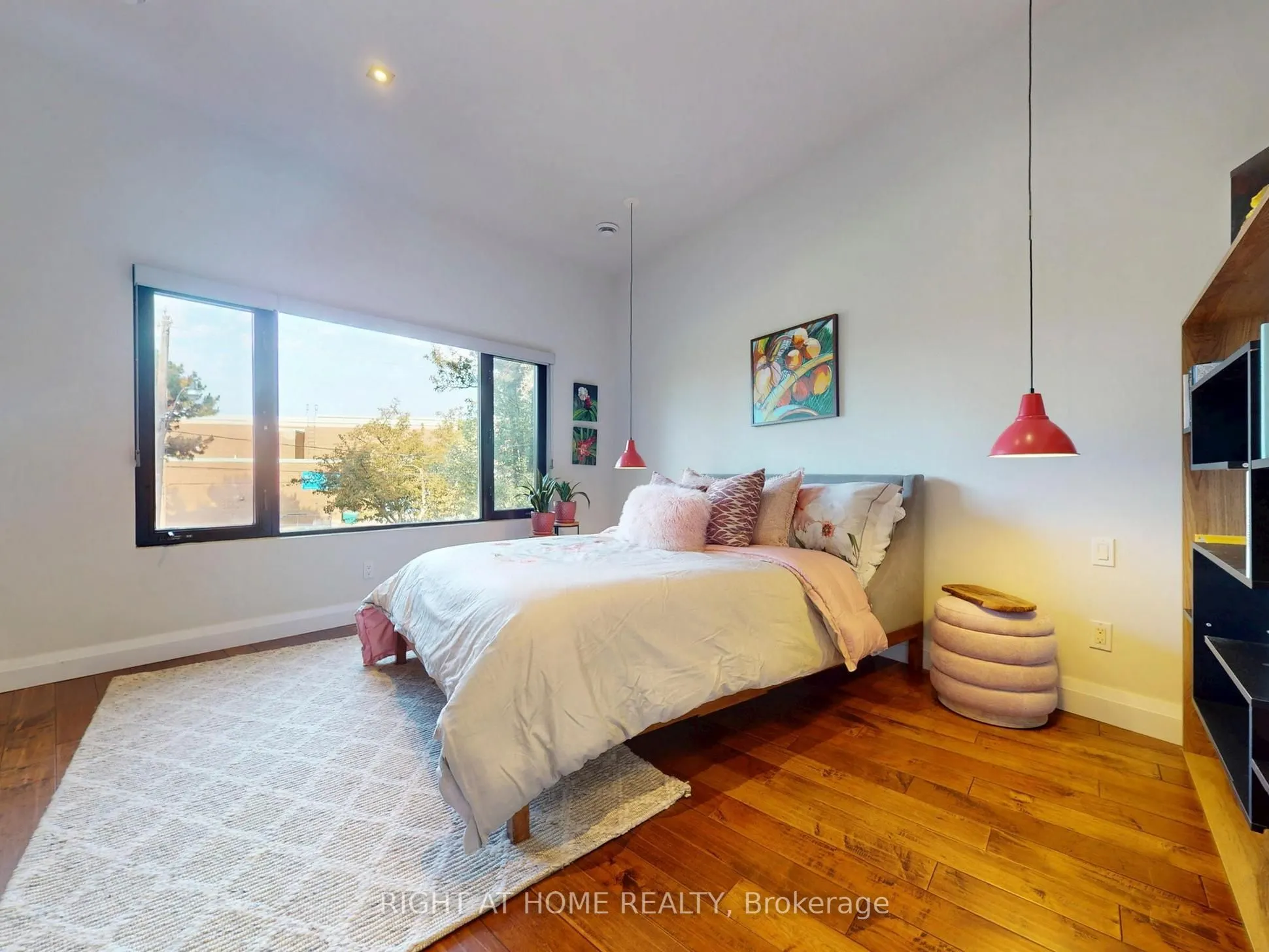 386 Rosewell Avenue
