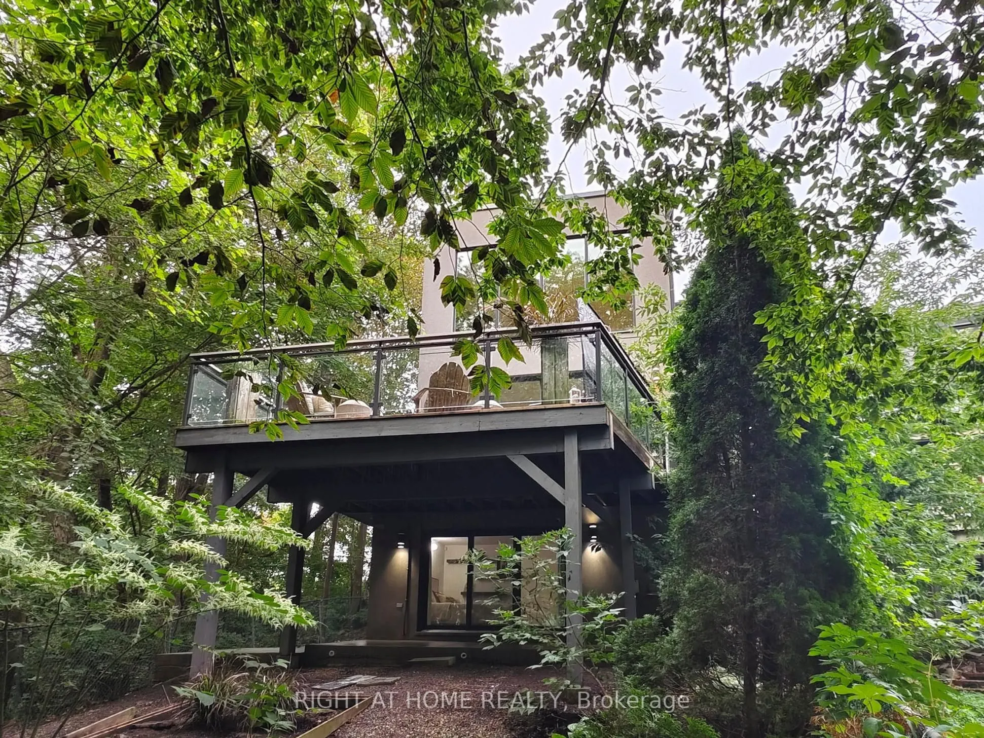 386 Rosewell Avenue