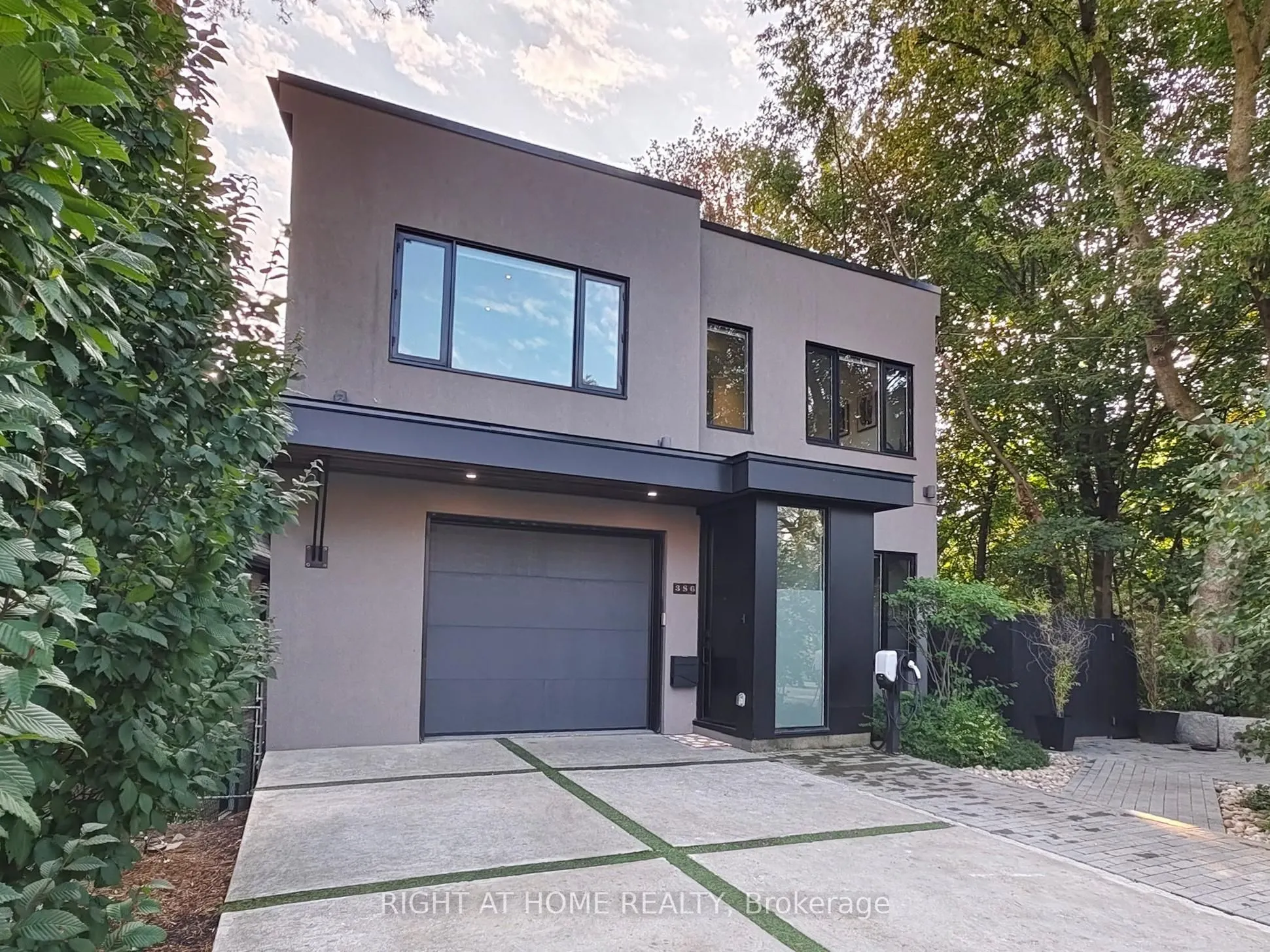 386 Rosewell Avenue