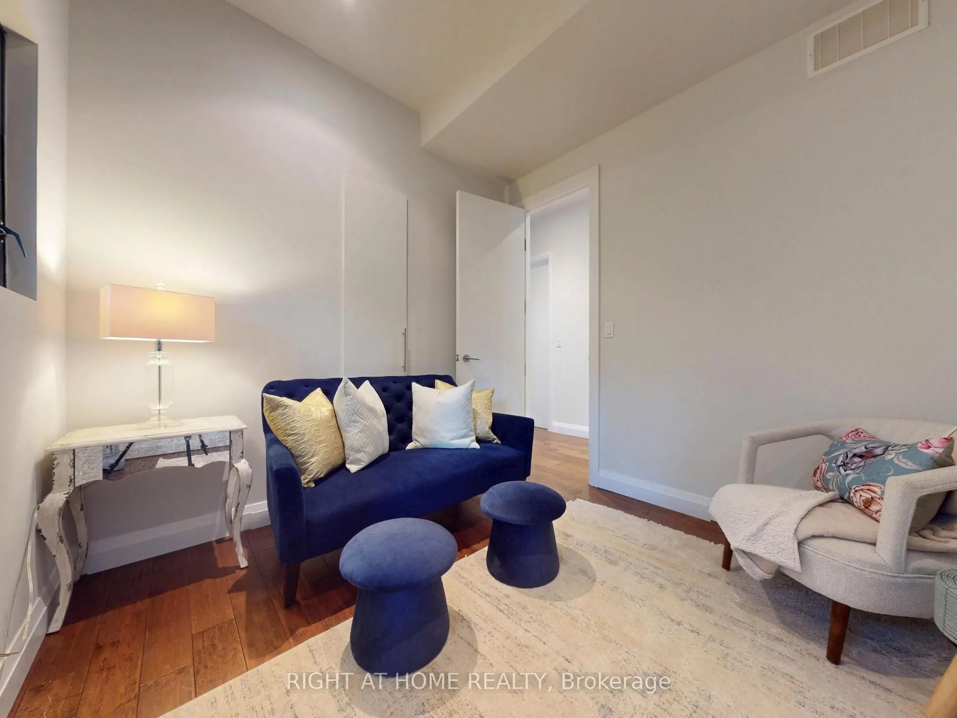 386 Rosewell Avenue