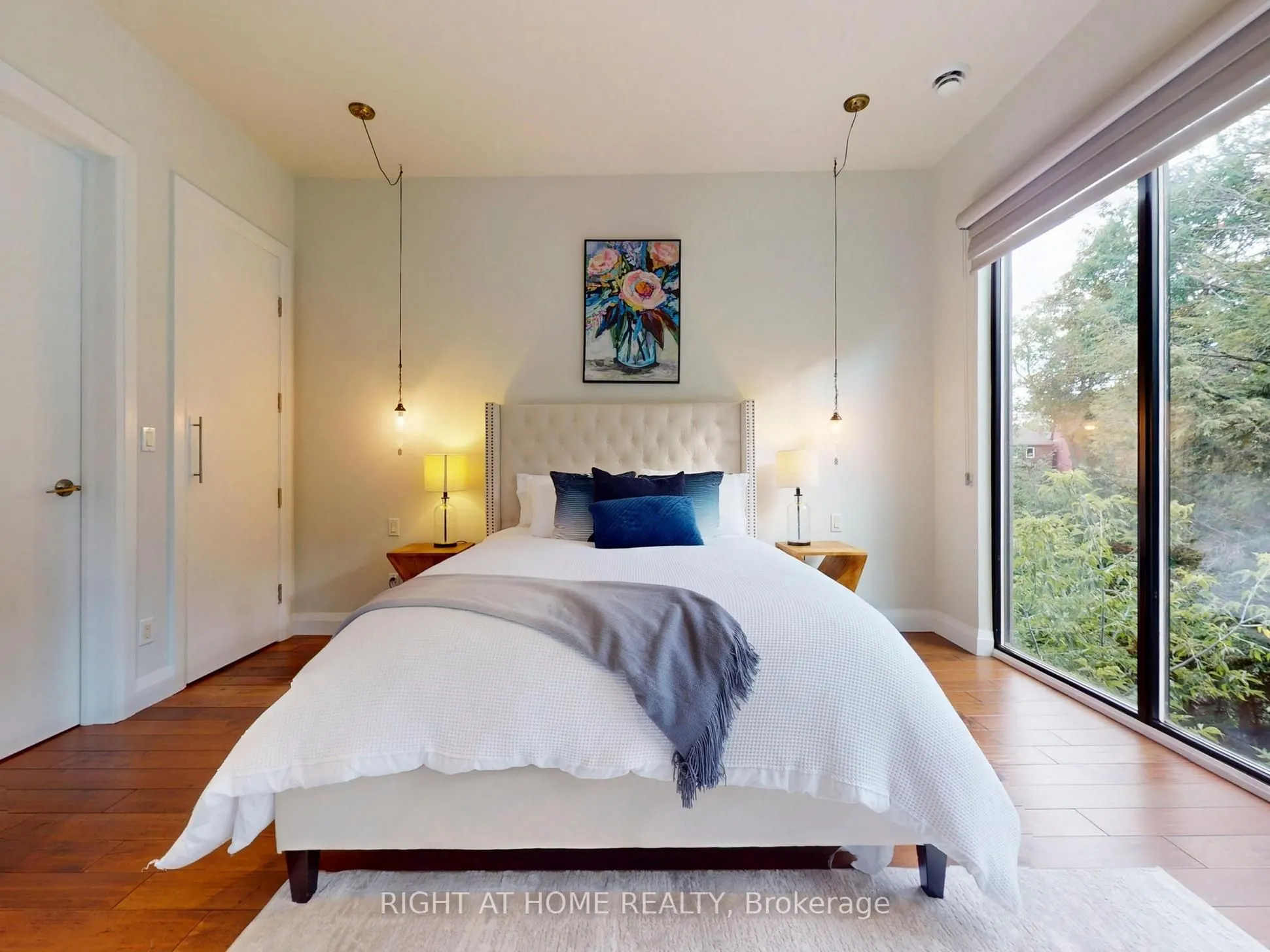386 Rosewell Avenue
