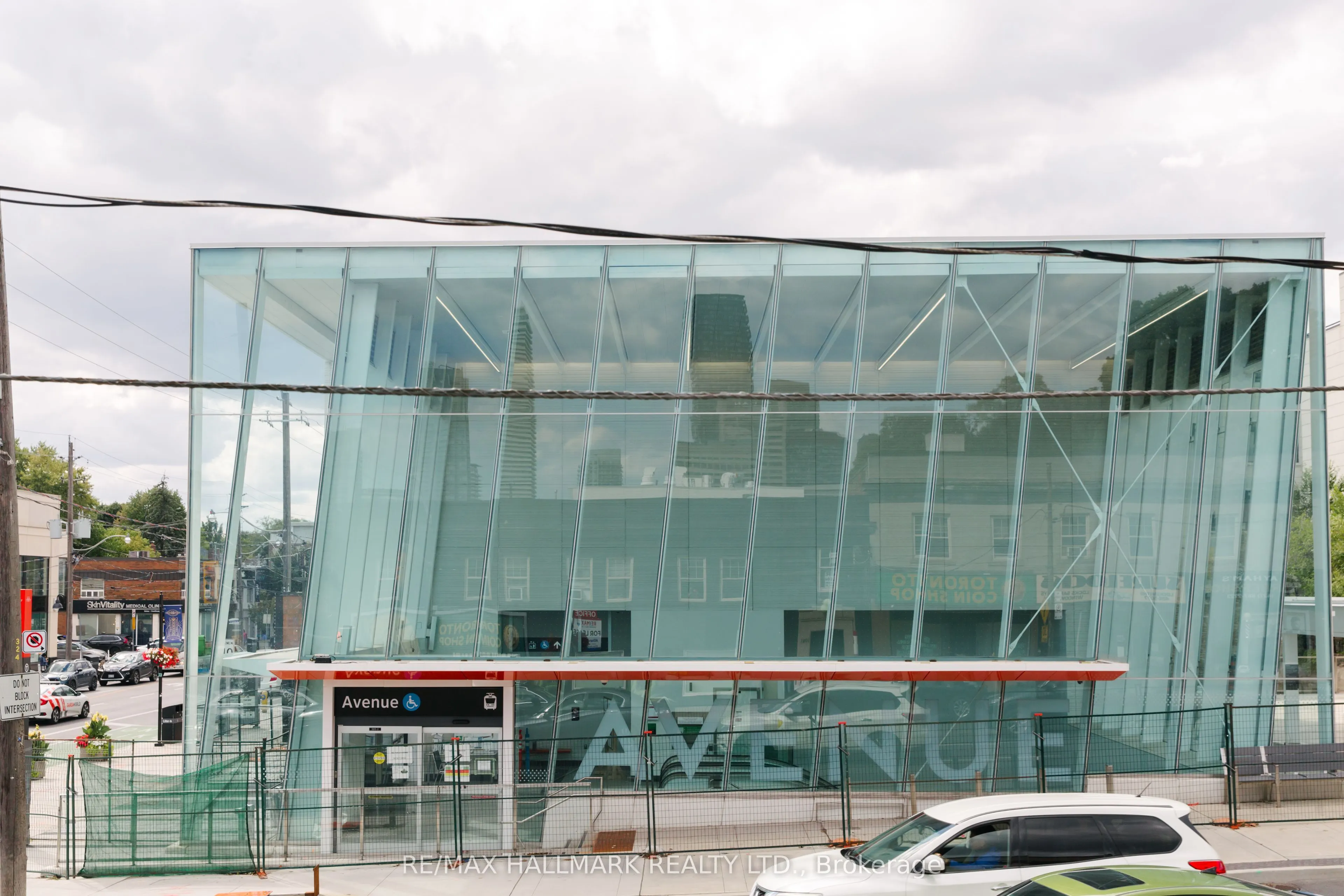 1041 Avenue Road #1