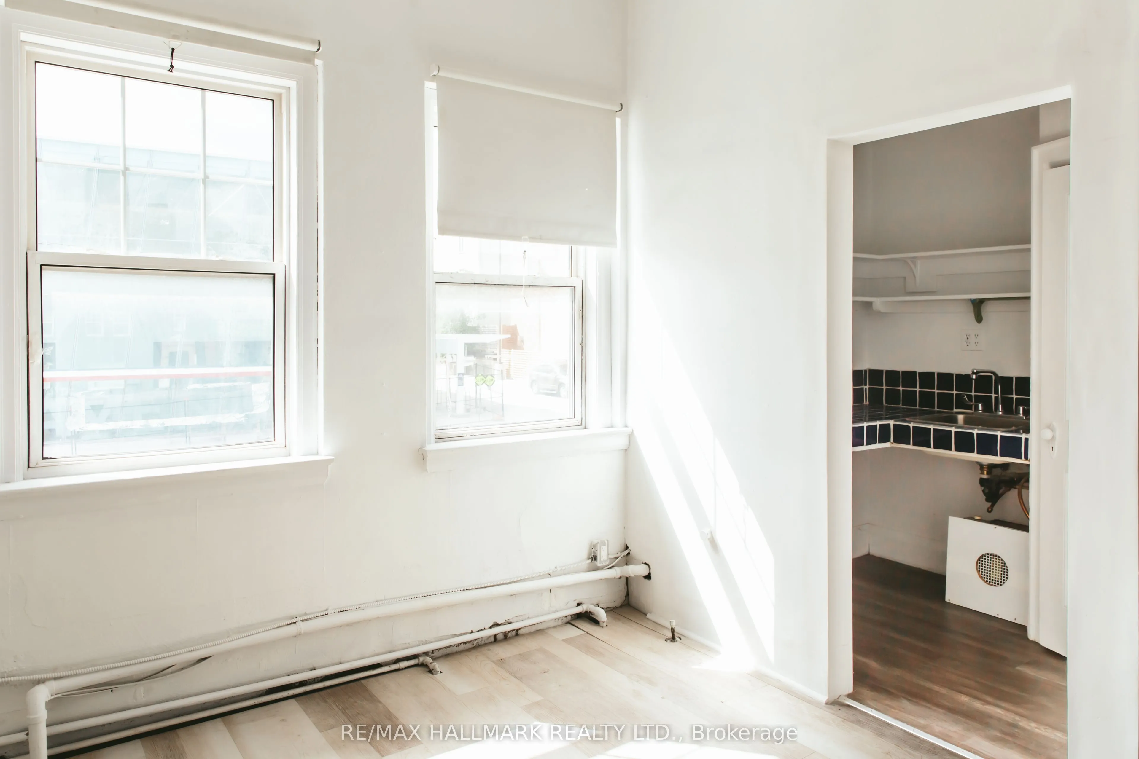 1041 Avenue Road #1
