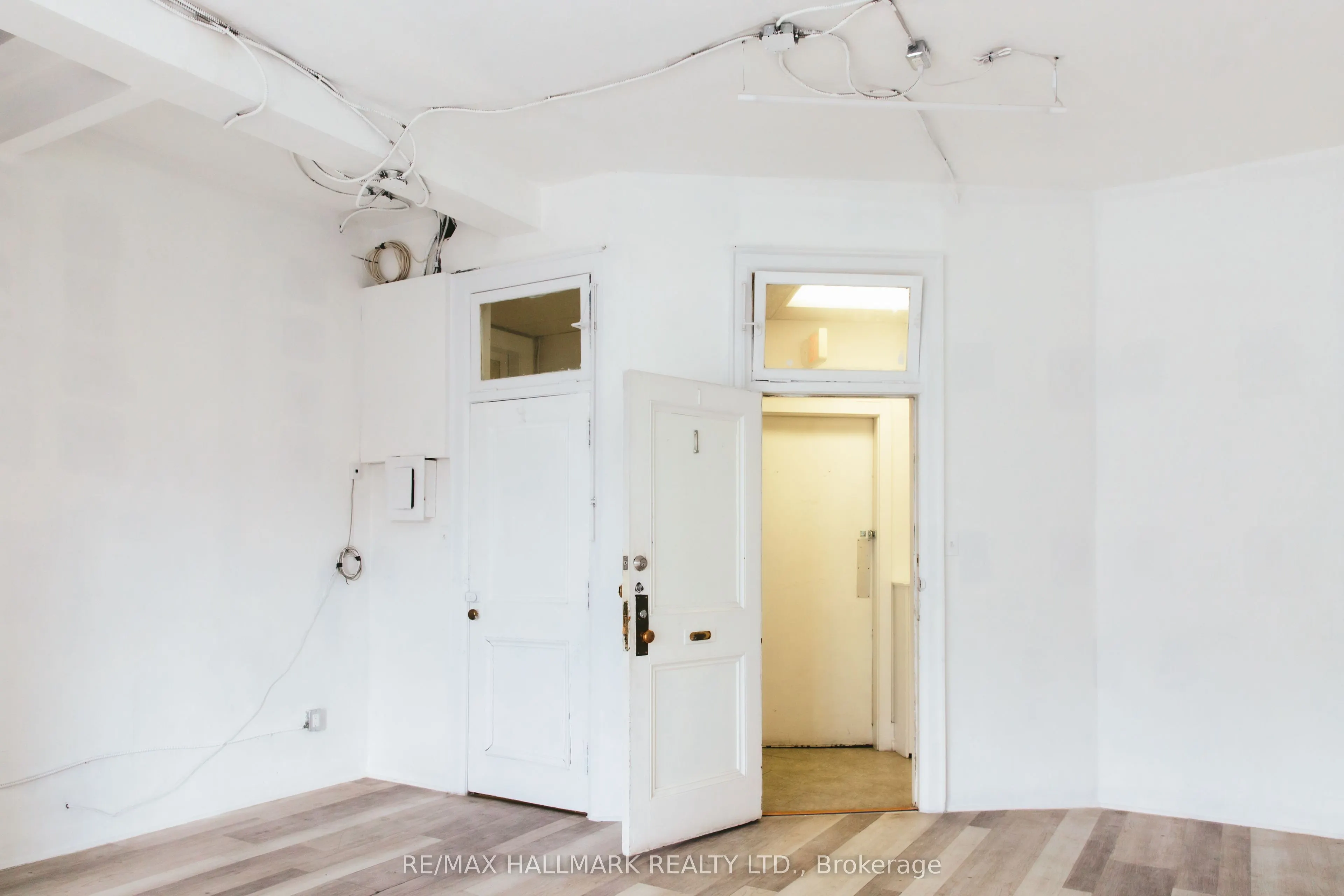 1041 Avenue Road #1