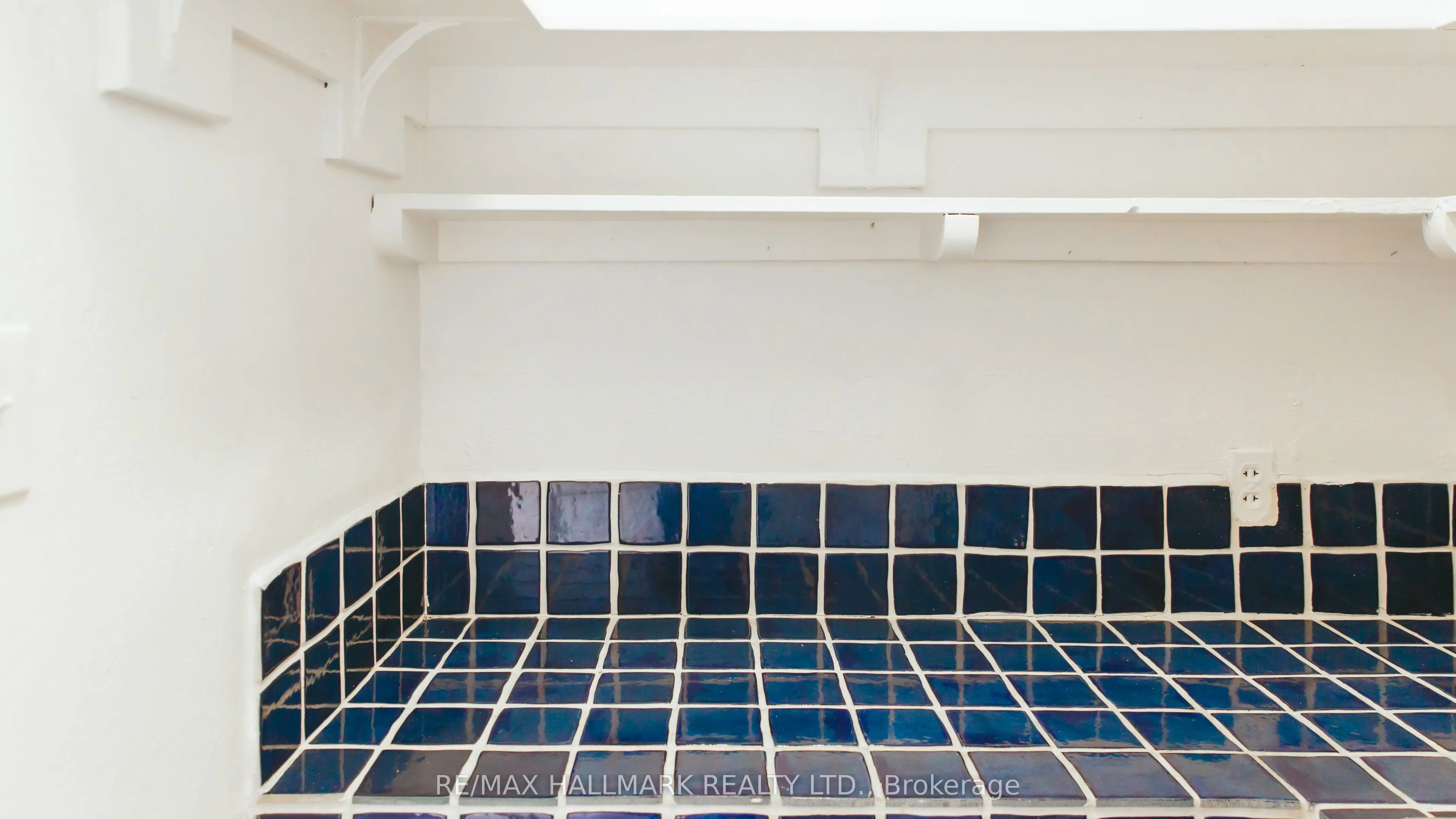 1041 Avenue Road #1