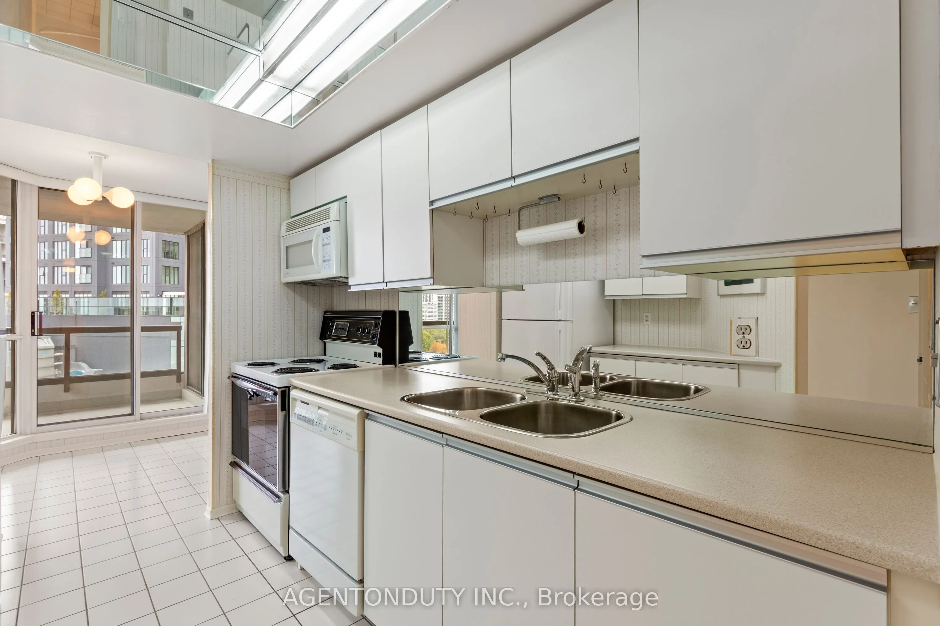 30 Holly Street #1003