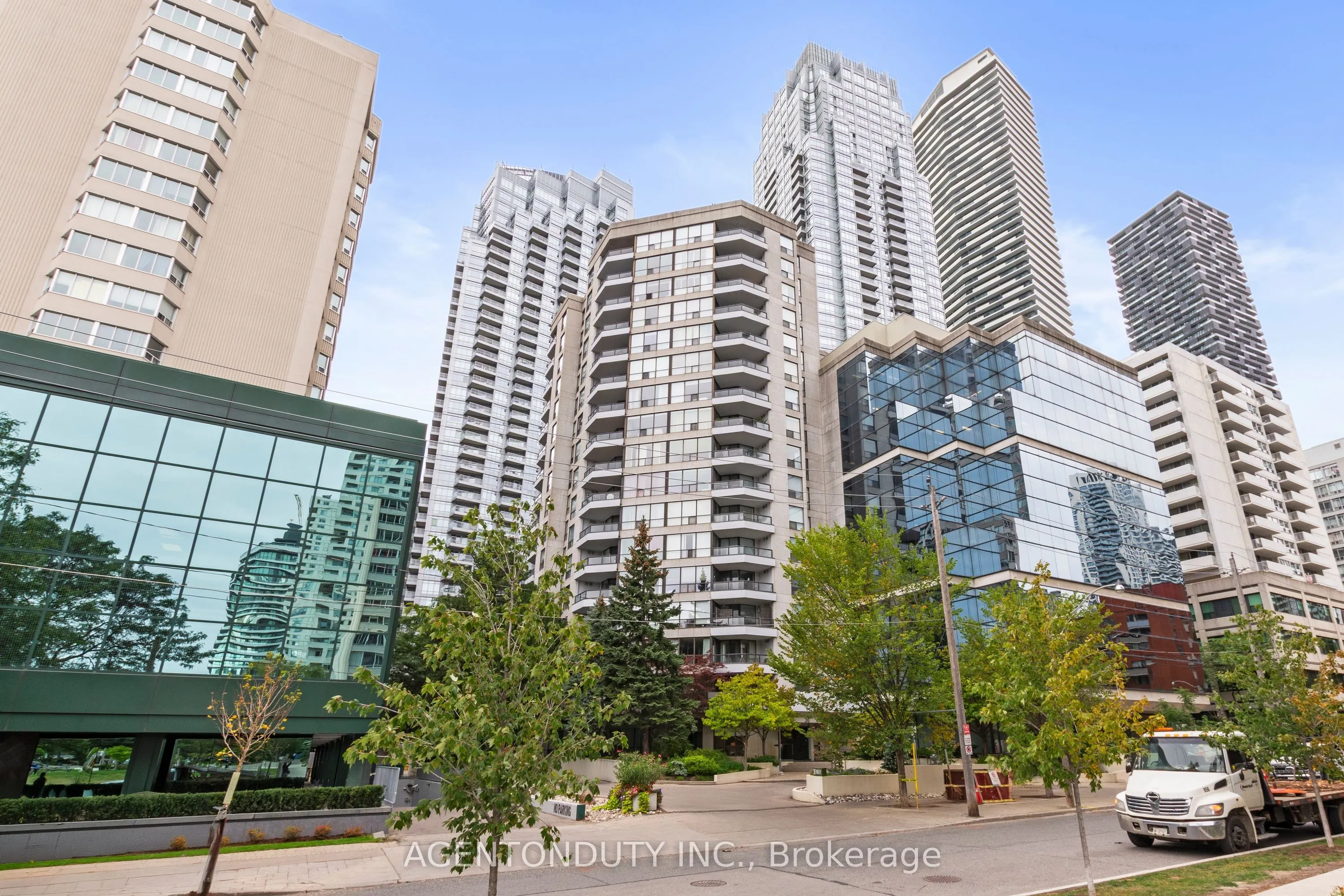 30 Holly Street #1003
