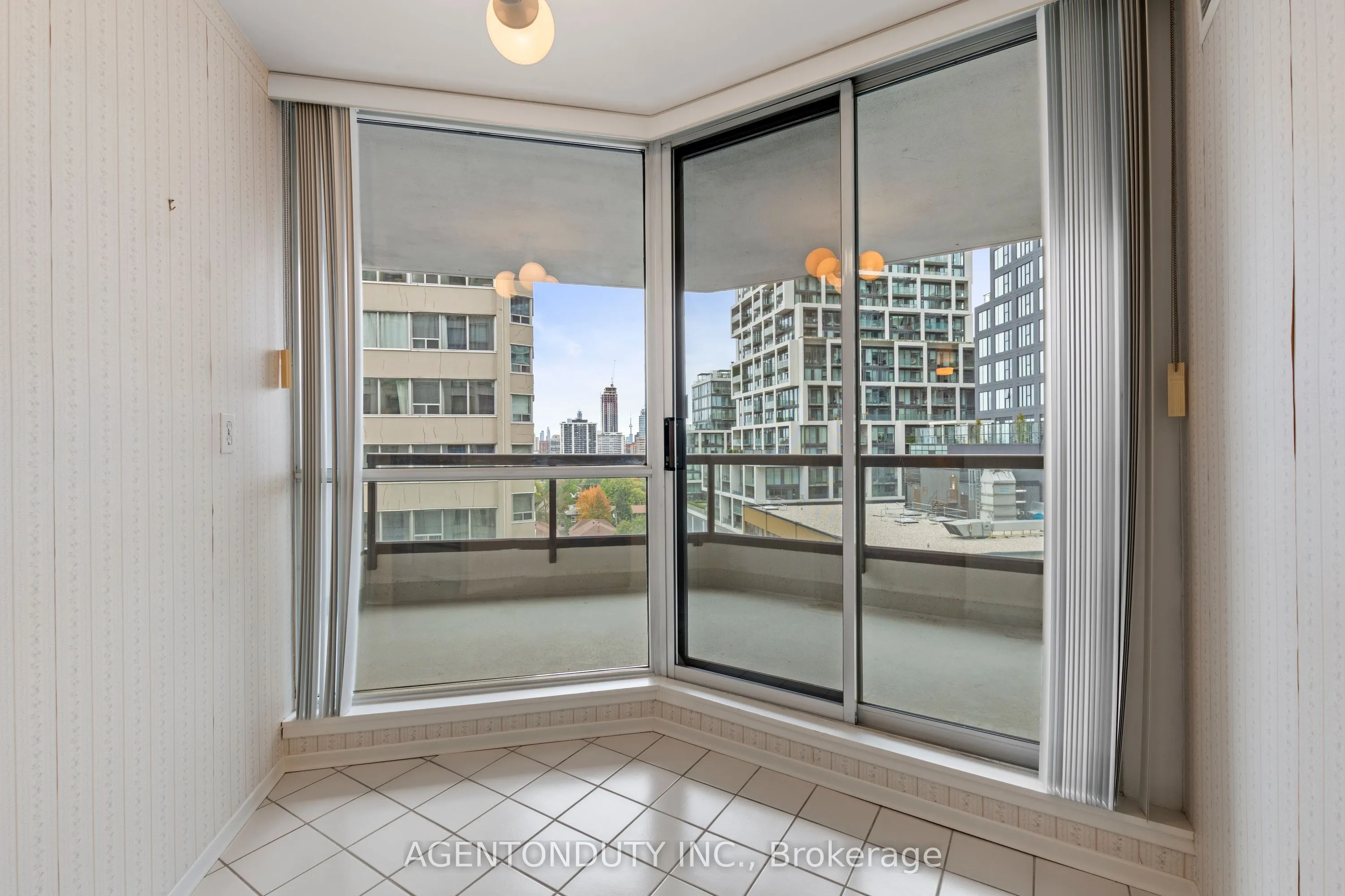 30 Holly Street #1003