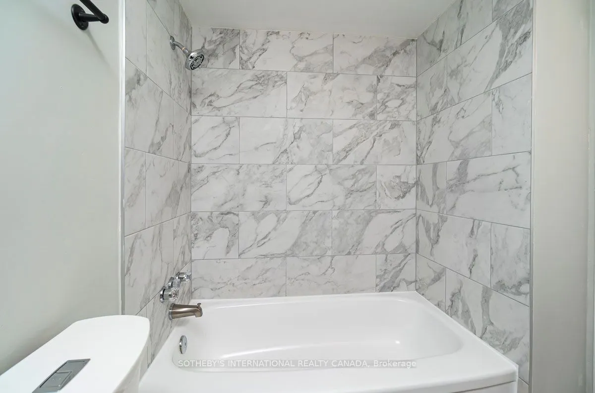720 Spadina Avenue #1004