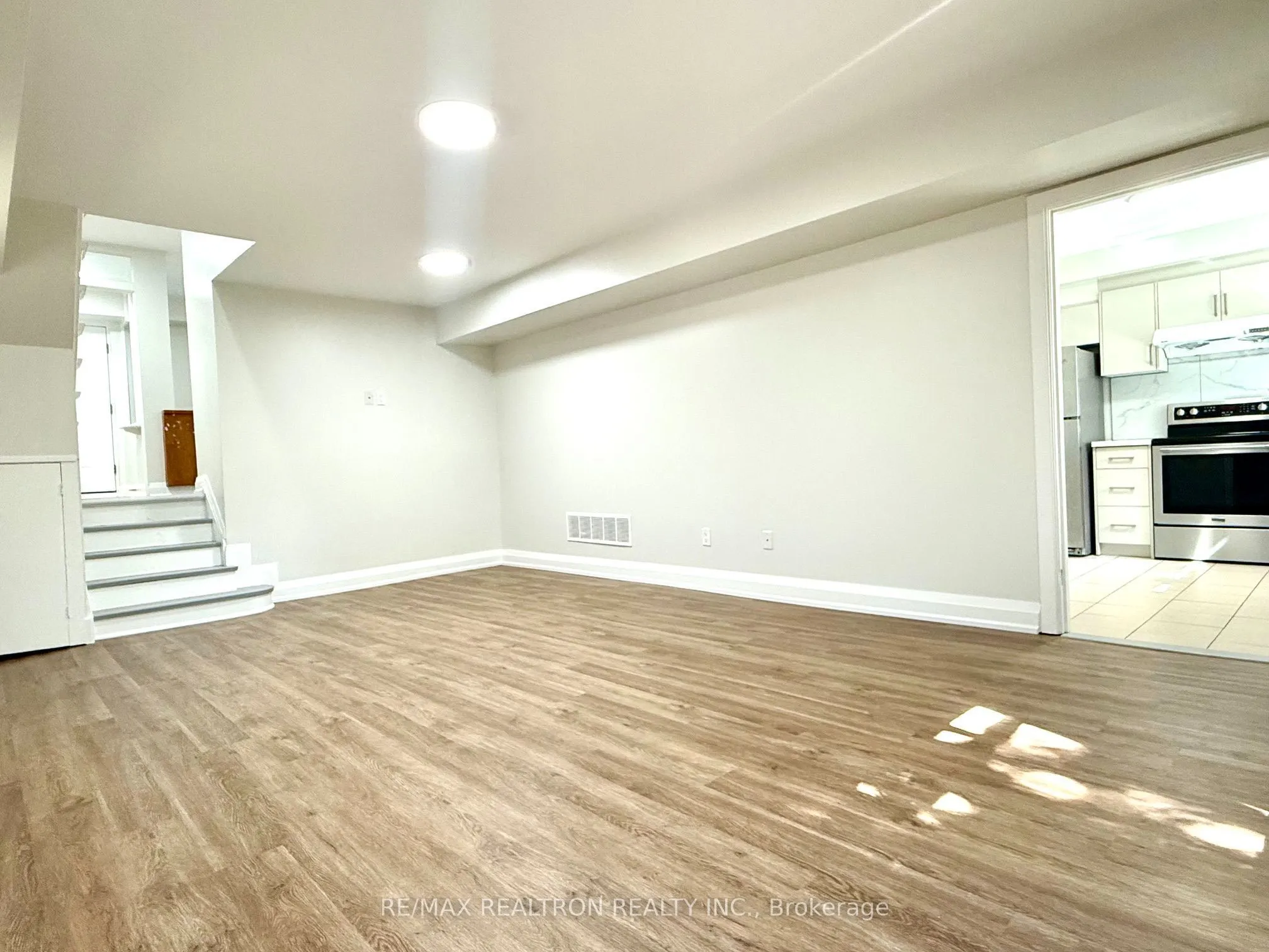 447 Glengrove Avenue W