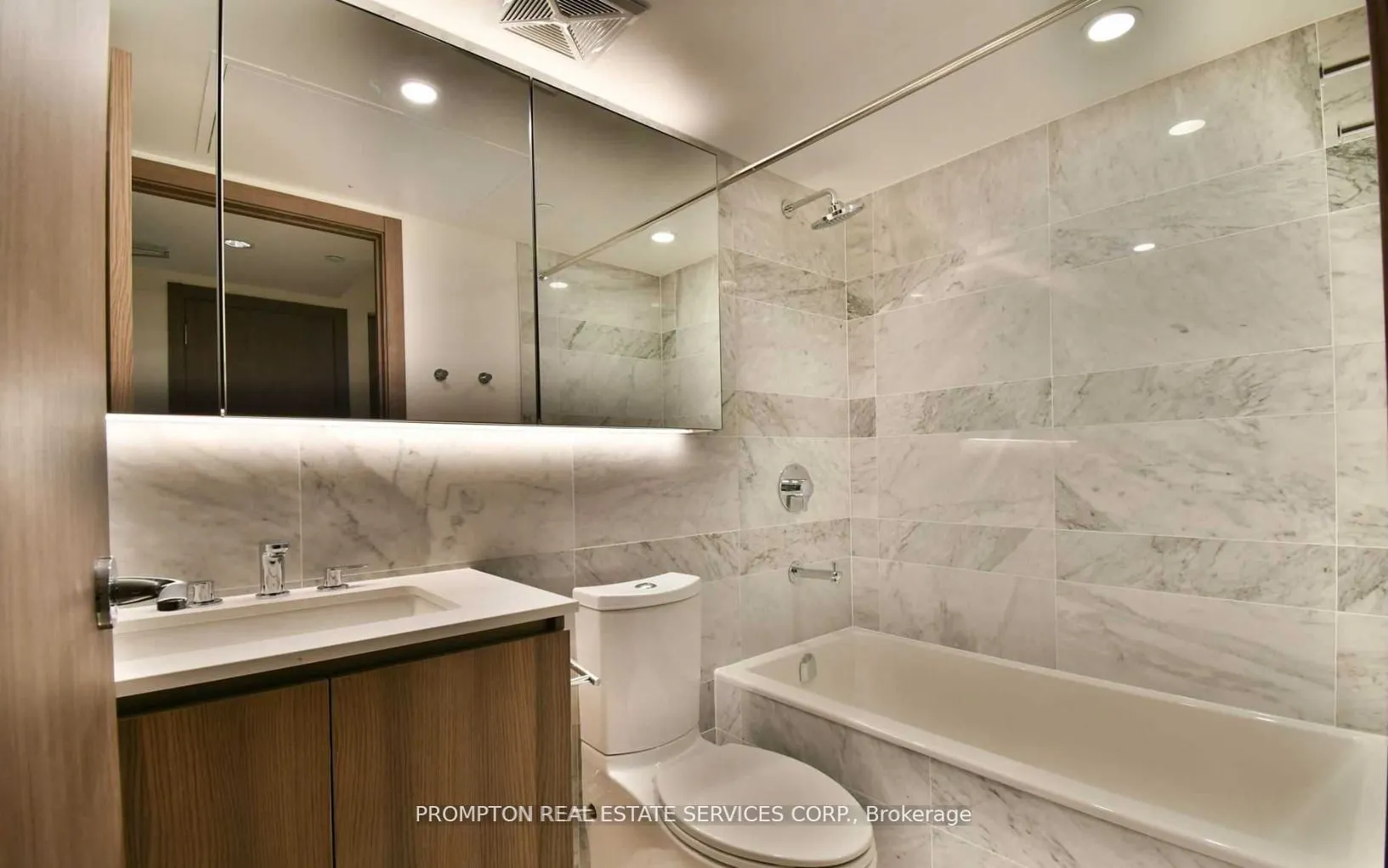 19 Bathurst Street #3807