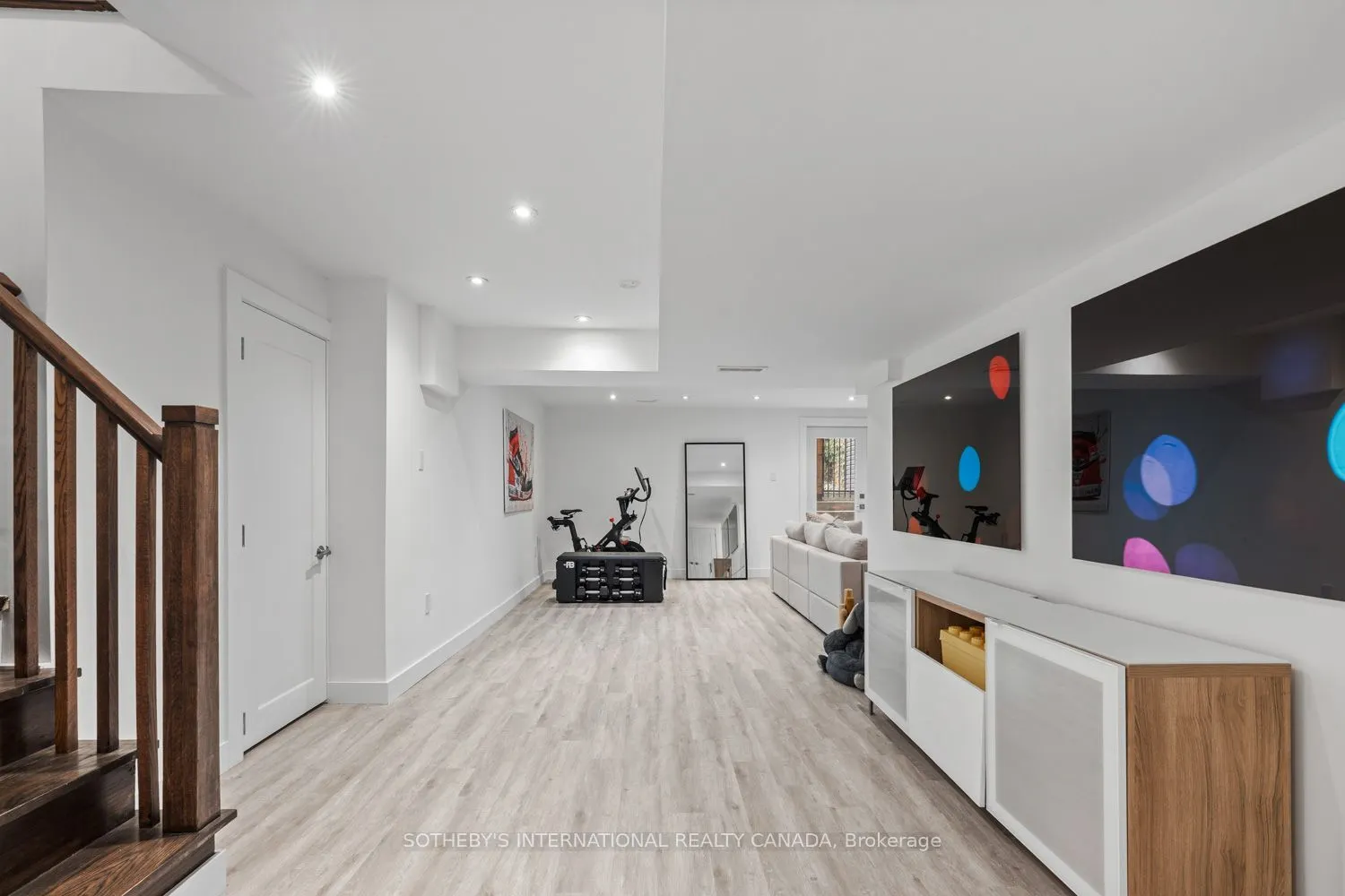 329 Broadway Avenue