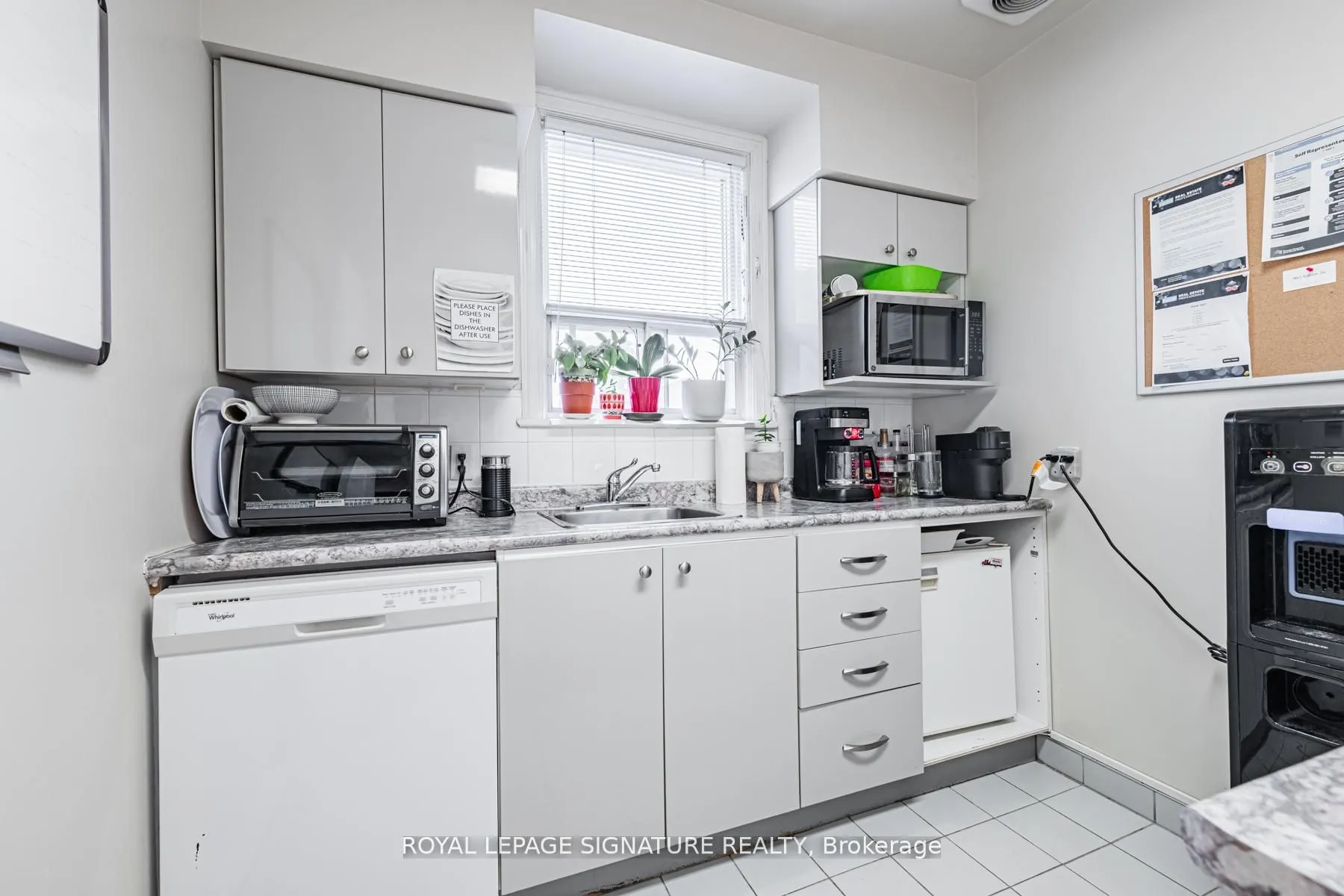 435 Eglinton Avenue W