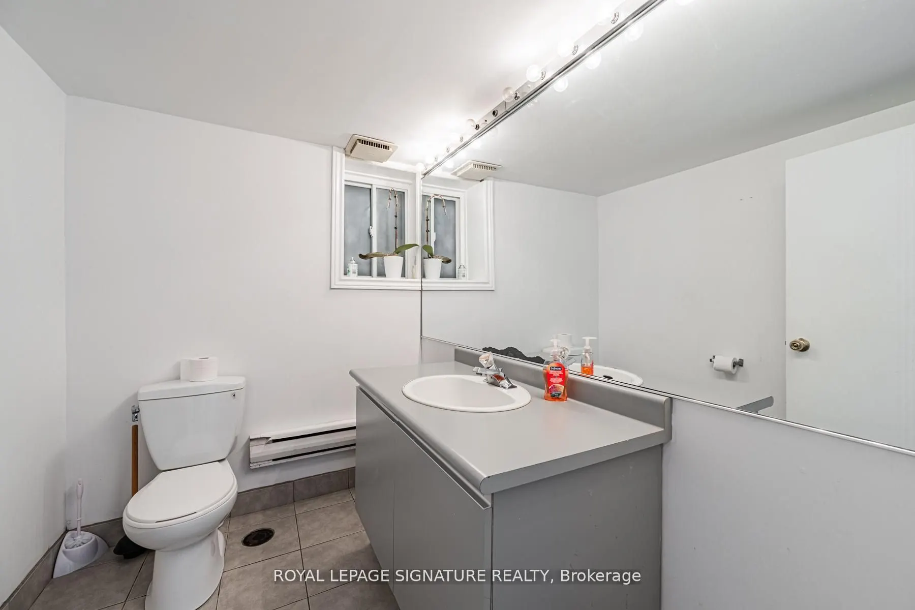435 Eglinton Avenue W
