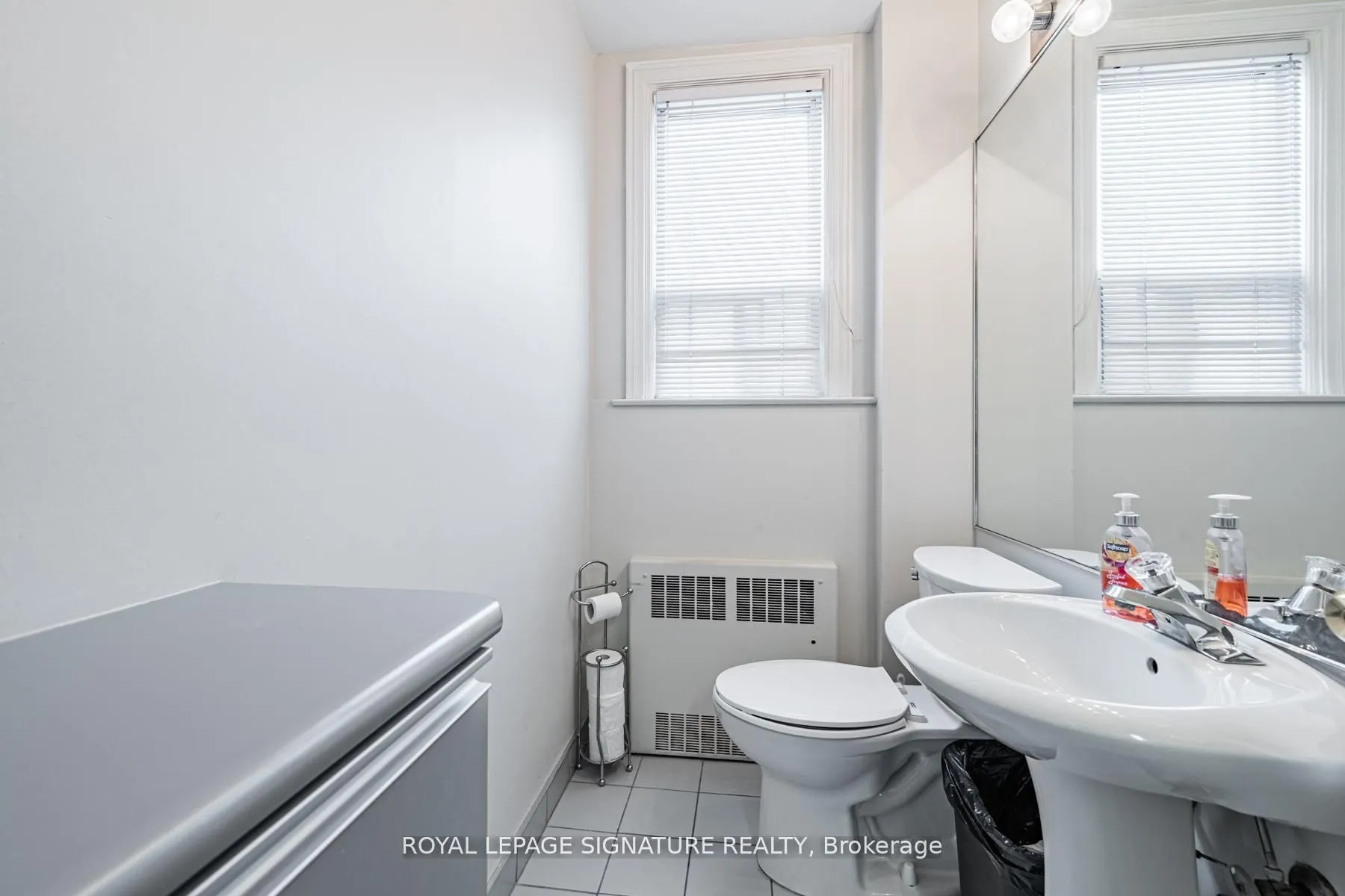 435 Eglinton Avenue W