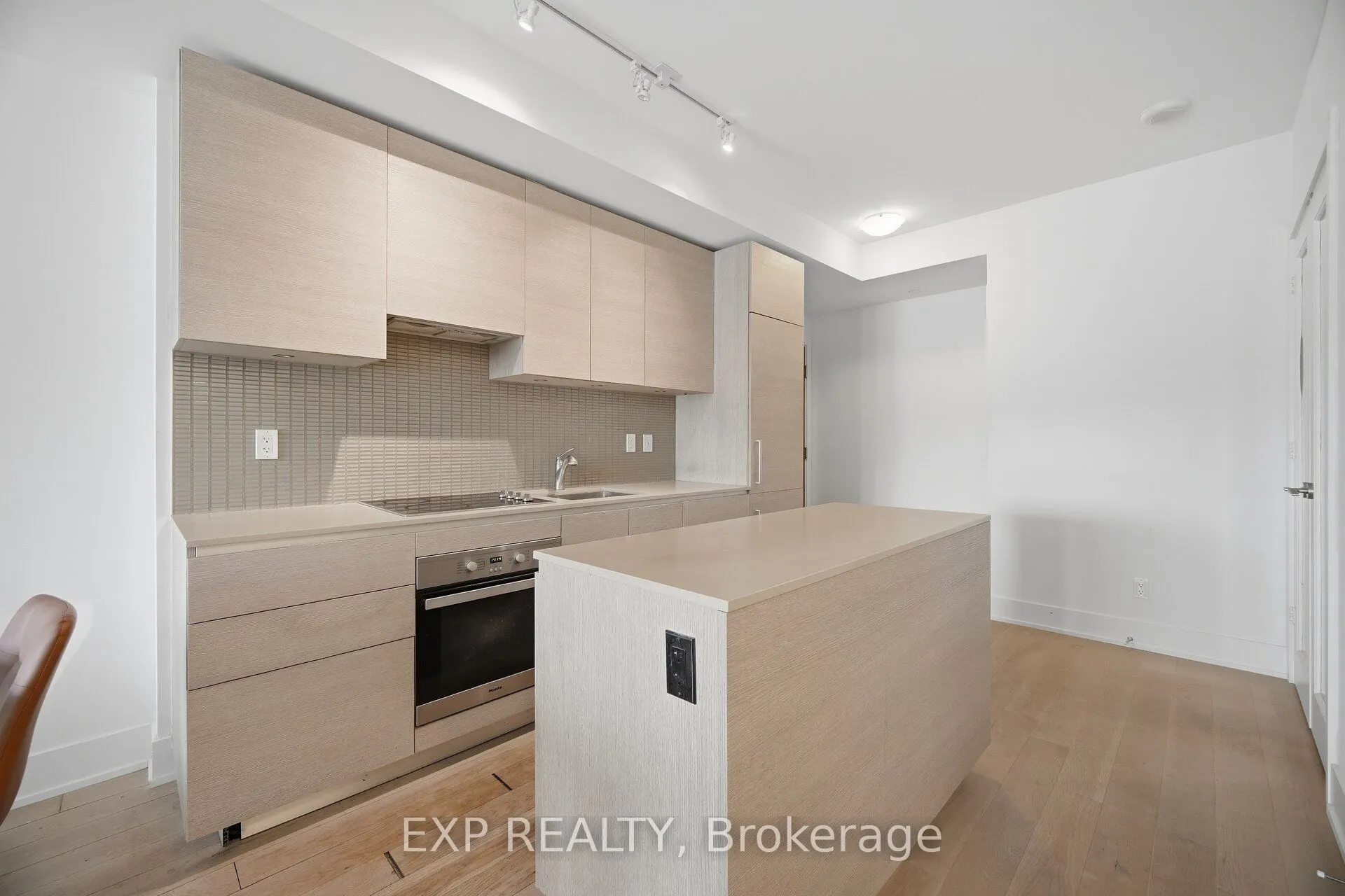 200 Bloor Street W #1203