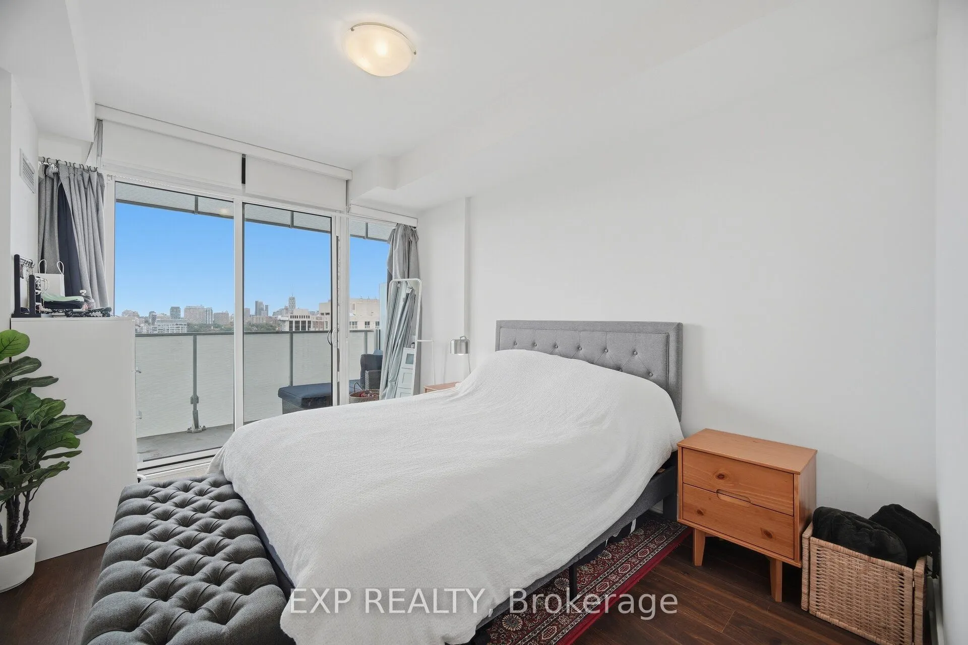 200 Bloor Street W #2505