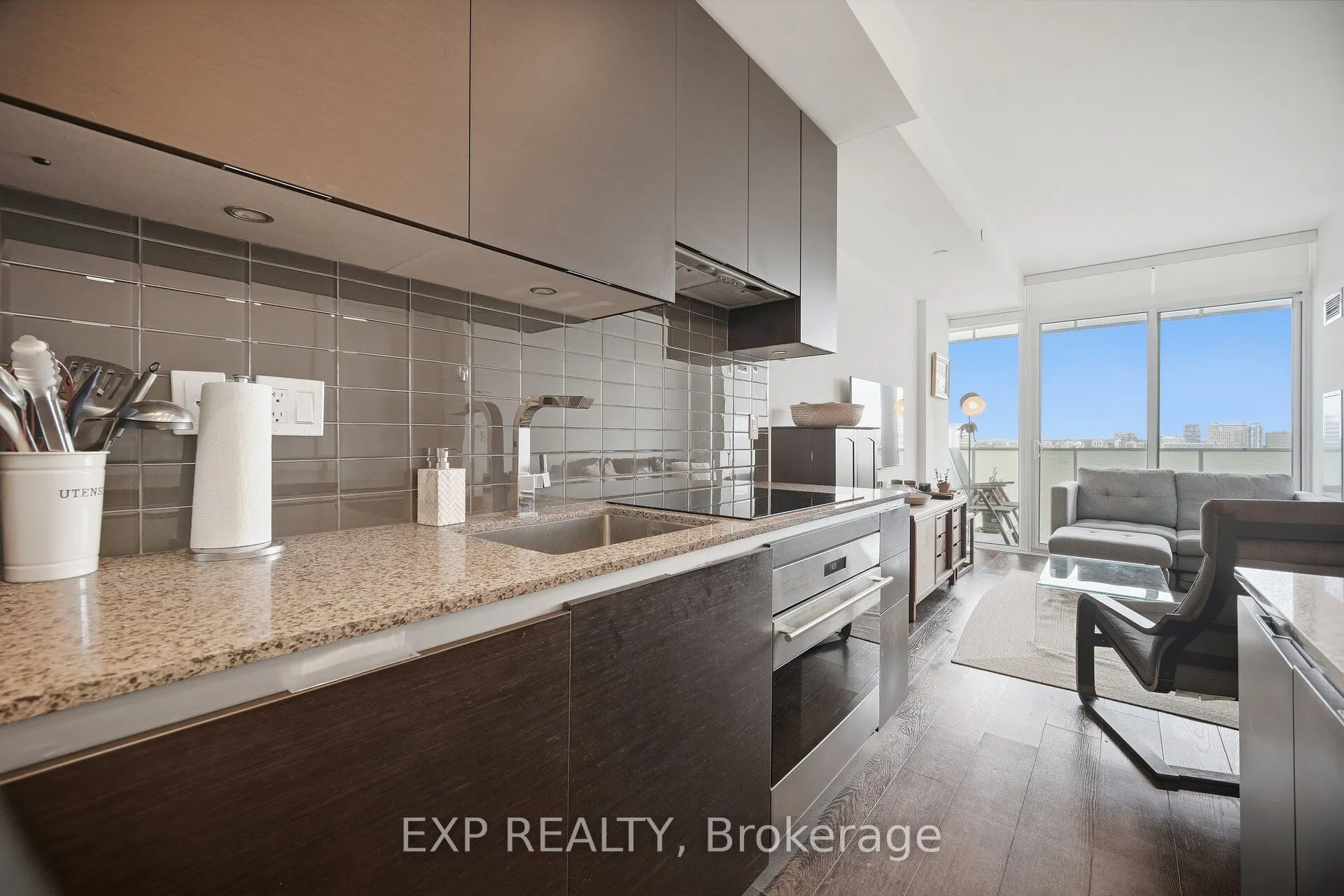 200 Bloor Street W #2505