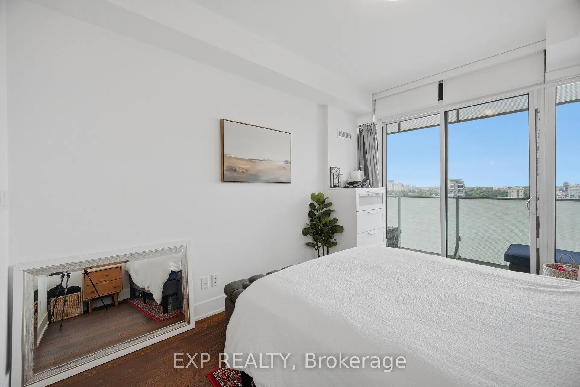 200 Bloor Street W #2505