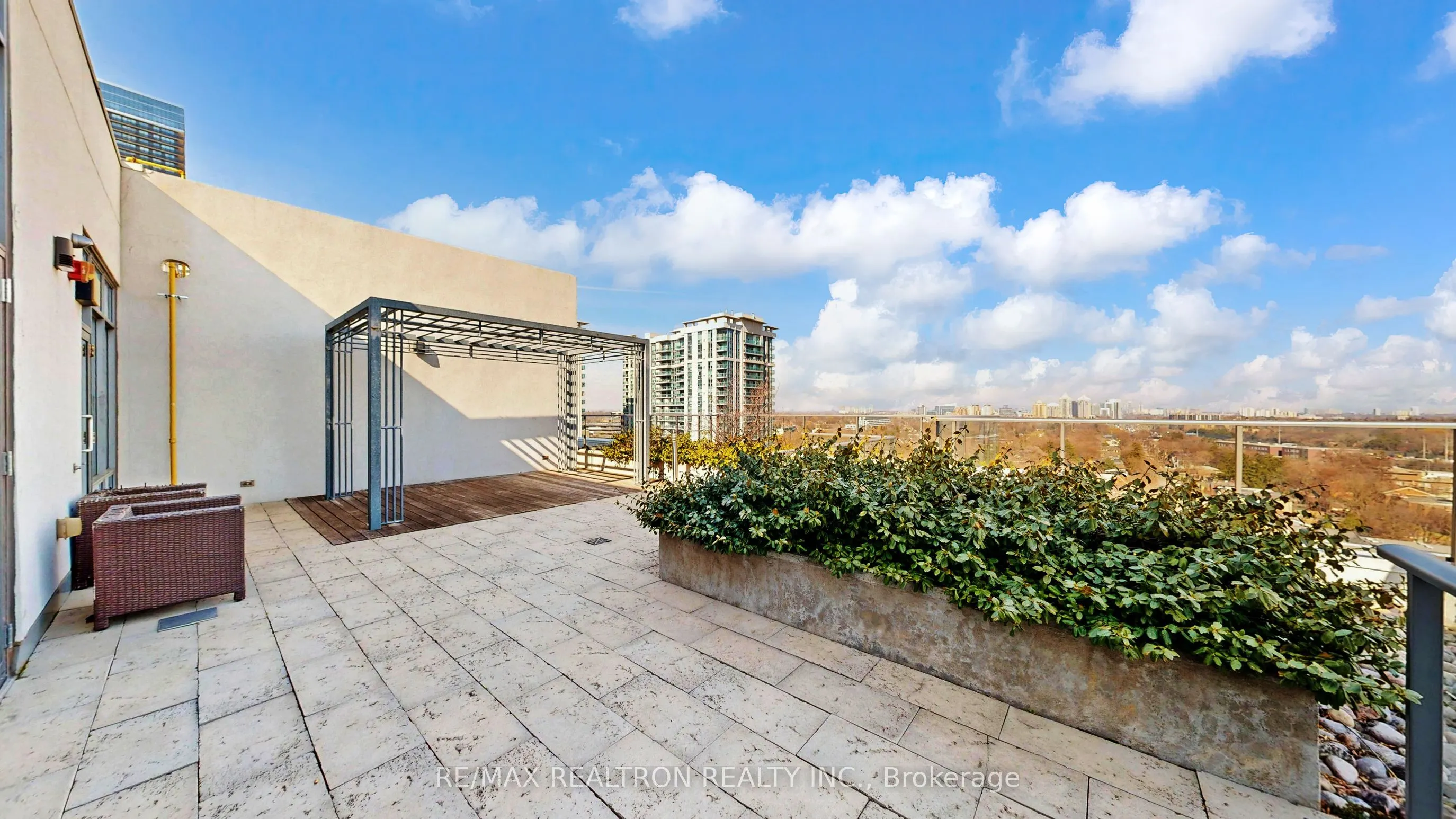 28 Avondale Avenue #1102