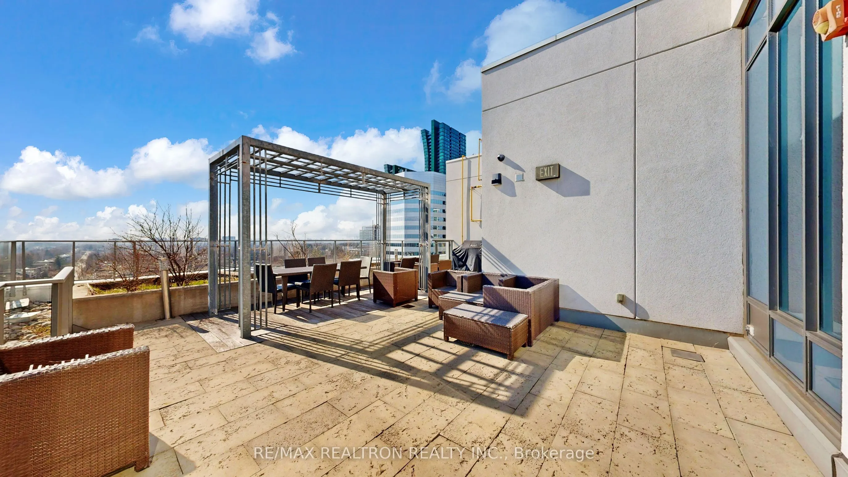28 Avondale Avenue #1102