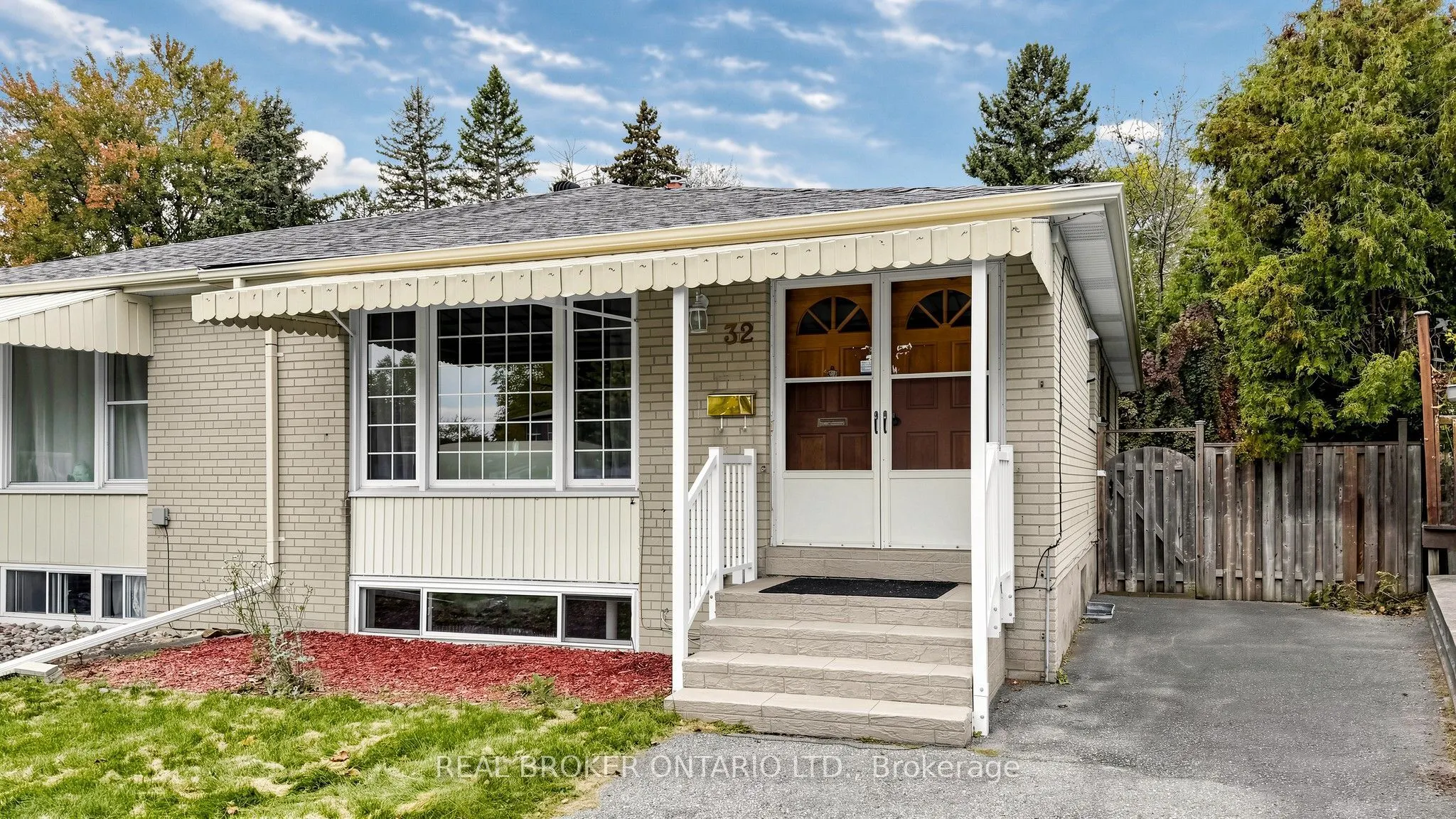 32 Cairnside Crescent