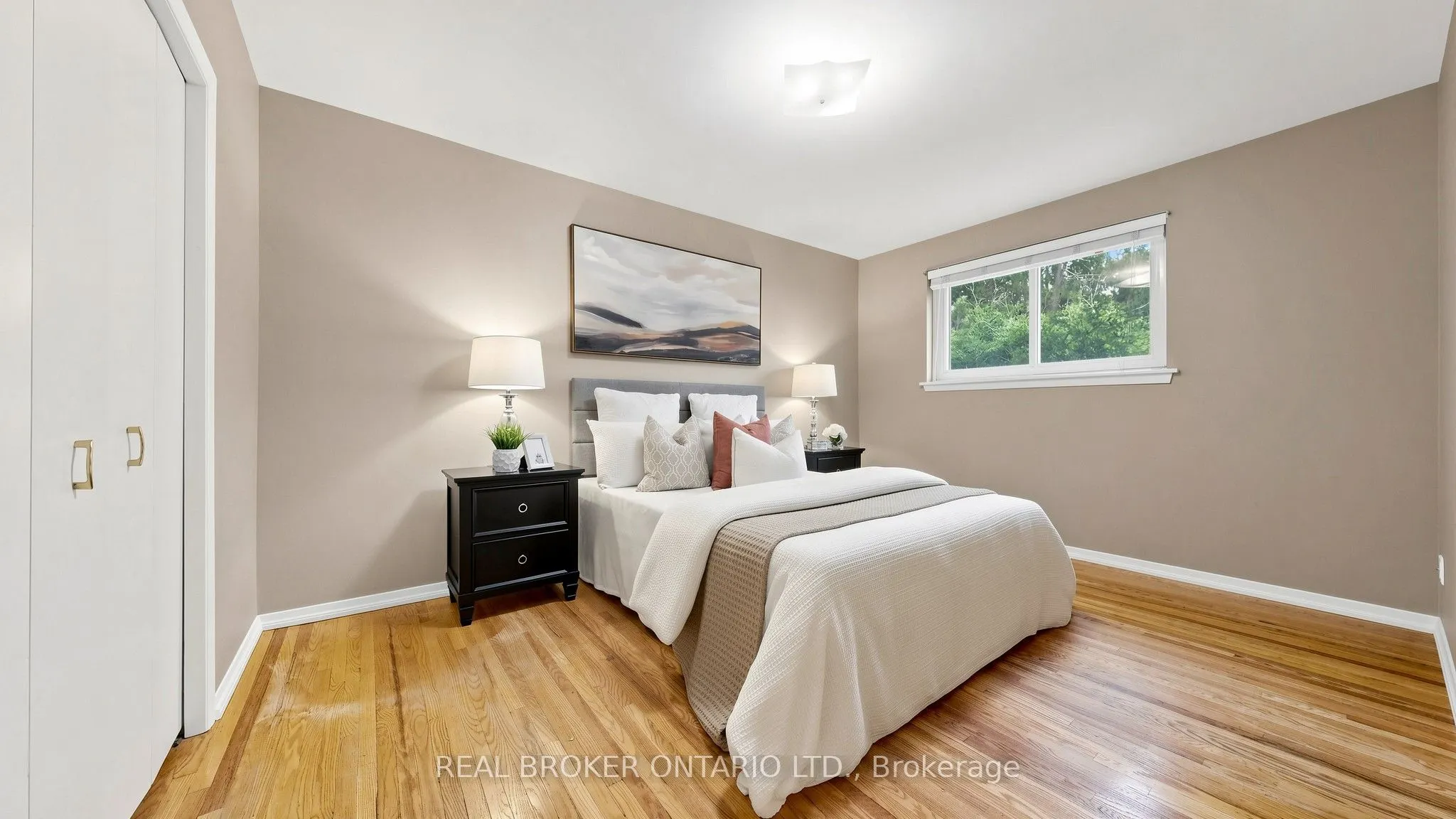 32 Cairnside Crescent