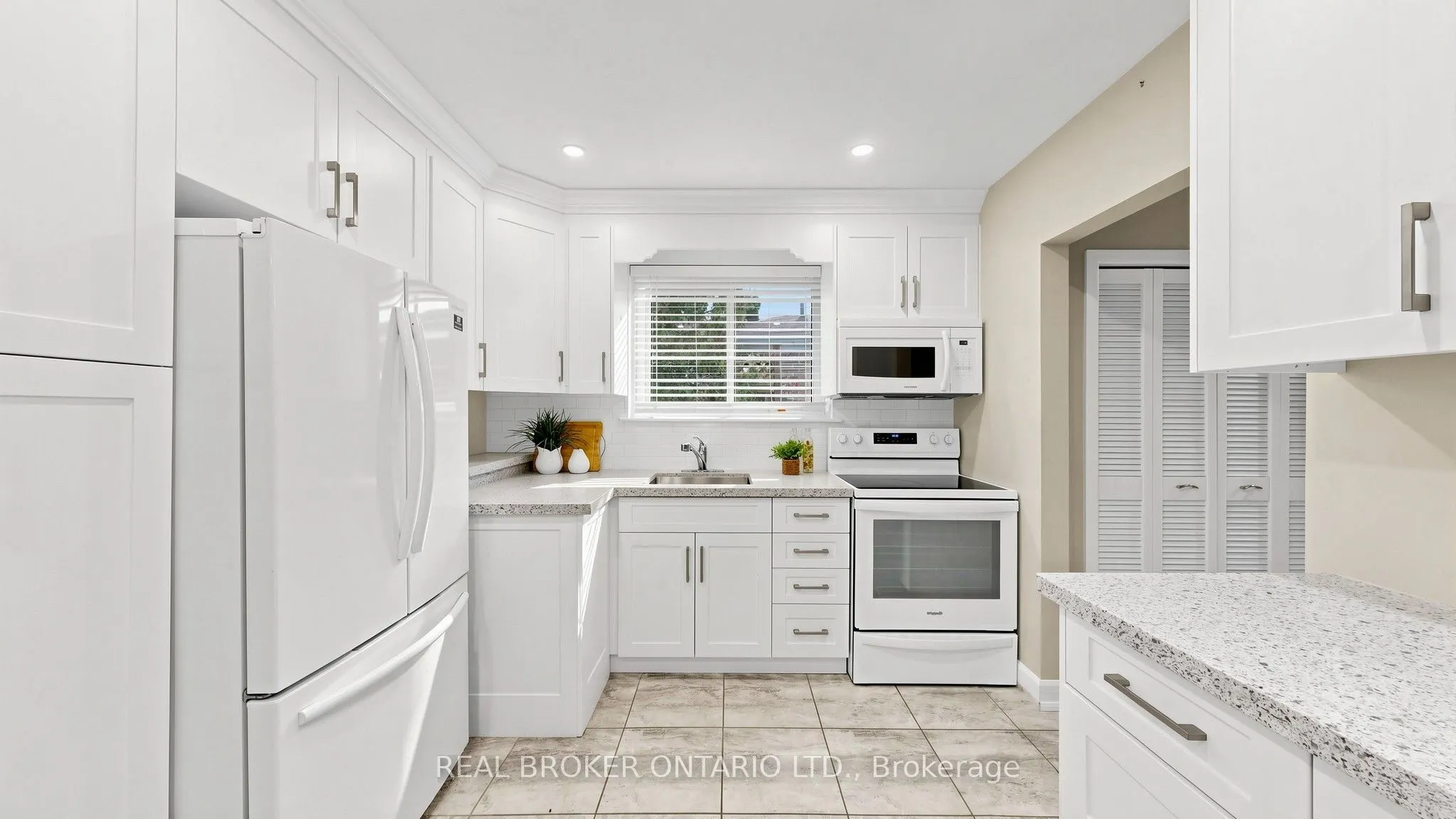 32 Cairnside Crescent