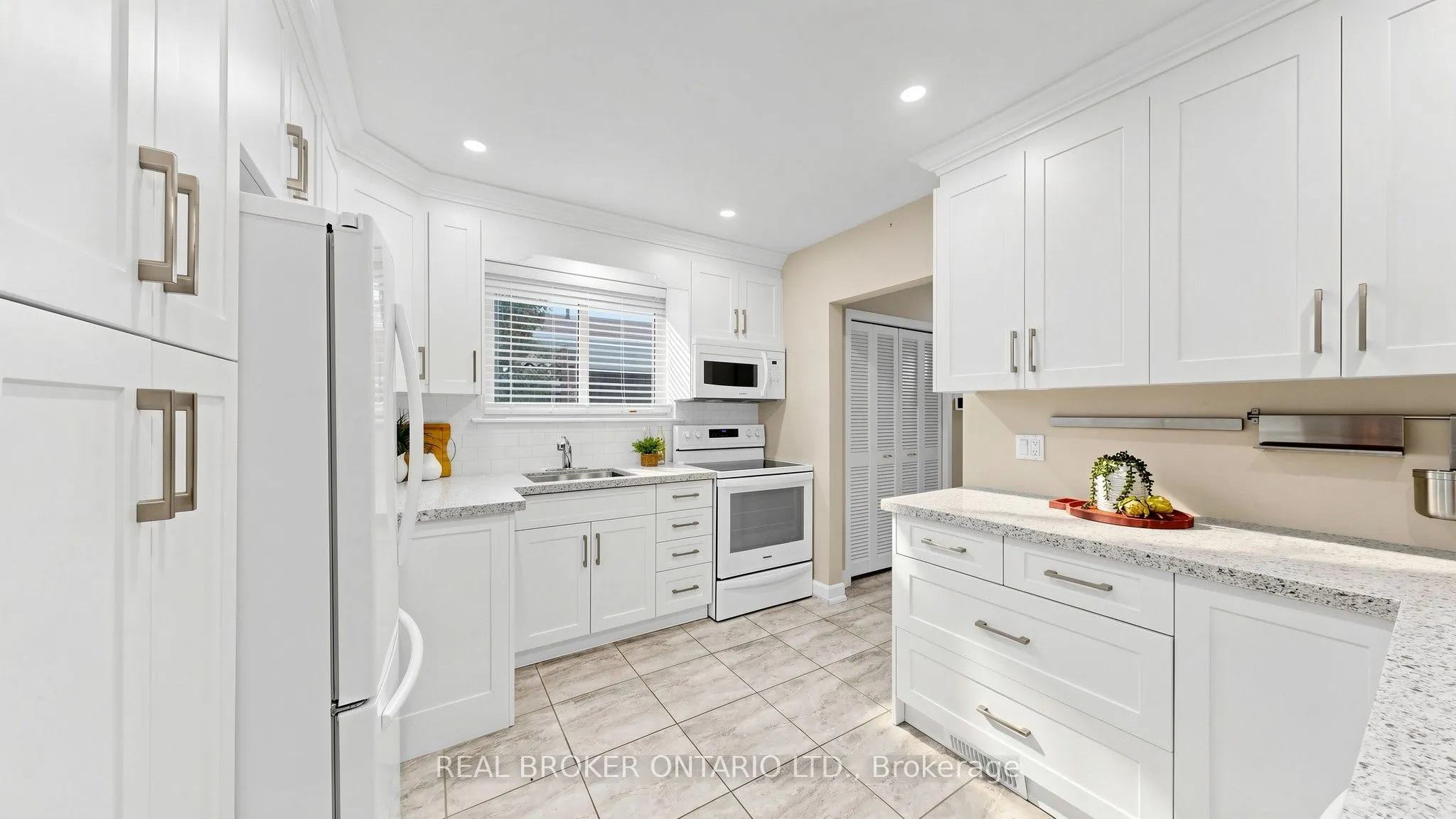 32 Cairnside Crescent