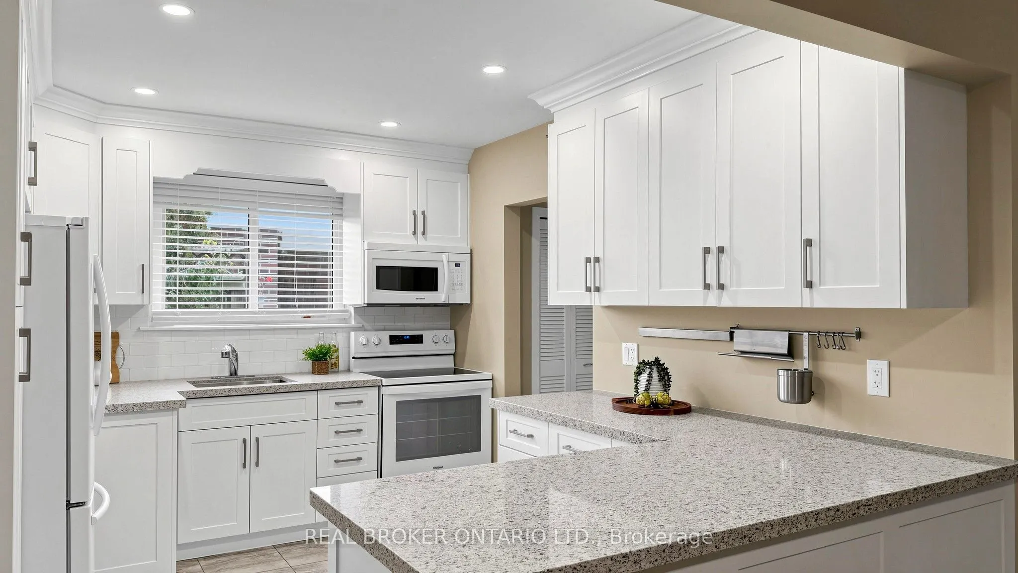 32 Cairnside Crescent