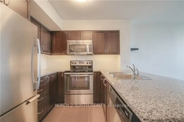 25 Lower Simcoe Street #712