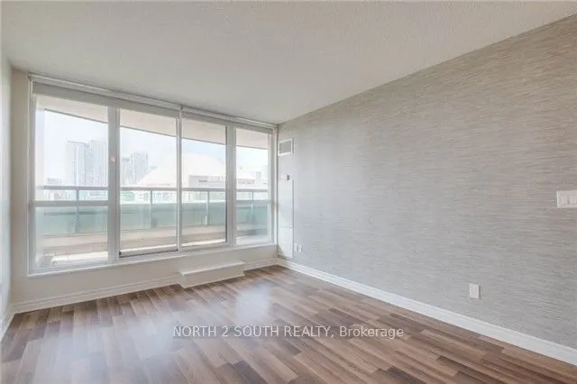 25 Lower Simcoe Street #712