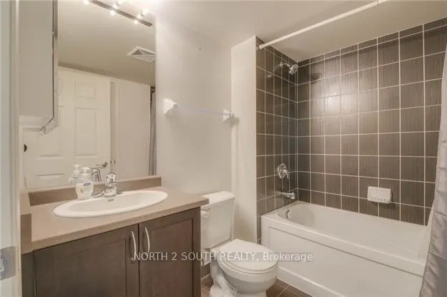 25 Lower Simcoe Street #712