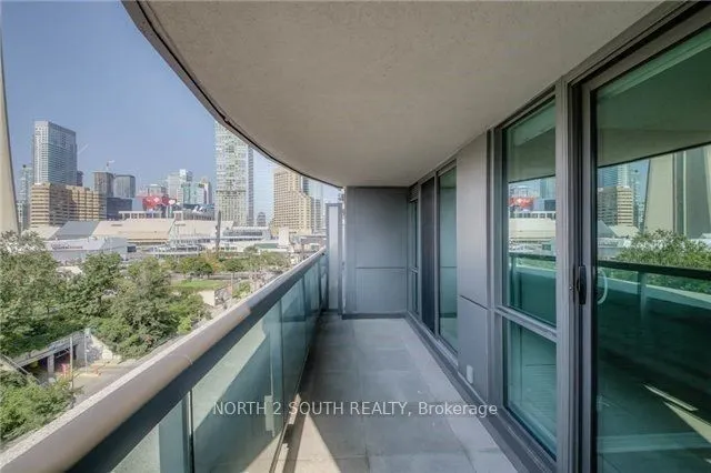 25 Lower Simcoe Street #712