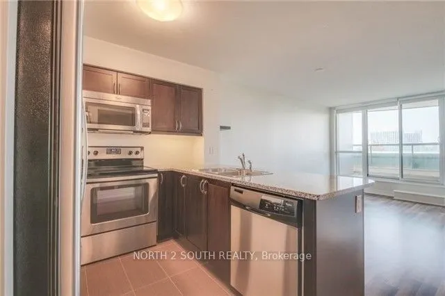 25 Lower Simcoe Street #712