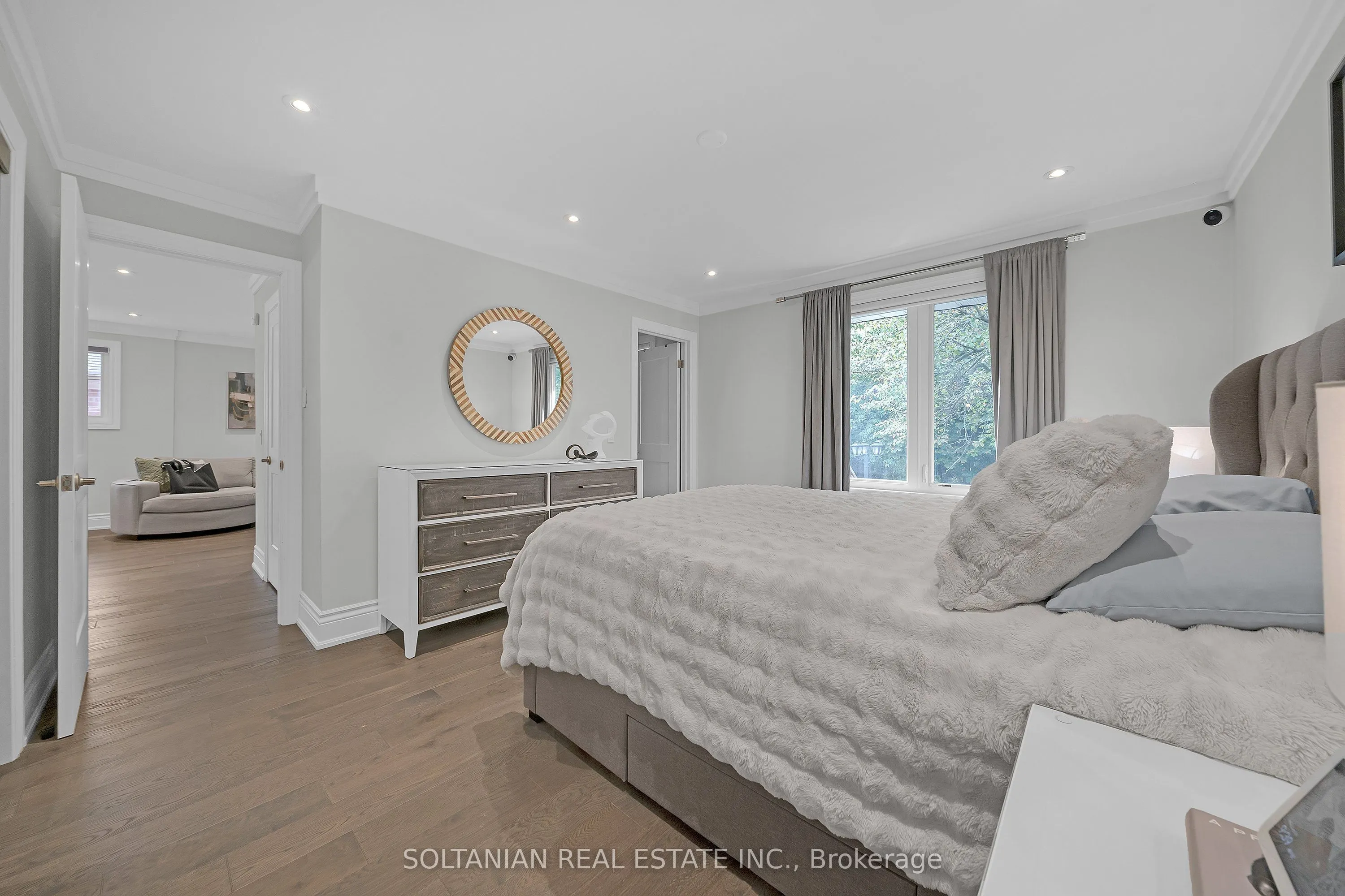 33 Madawaska Avenue