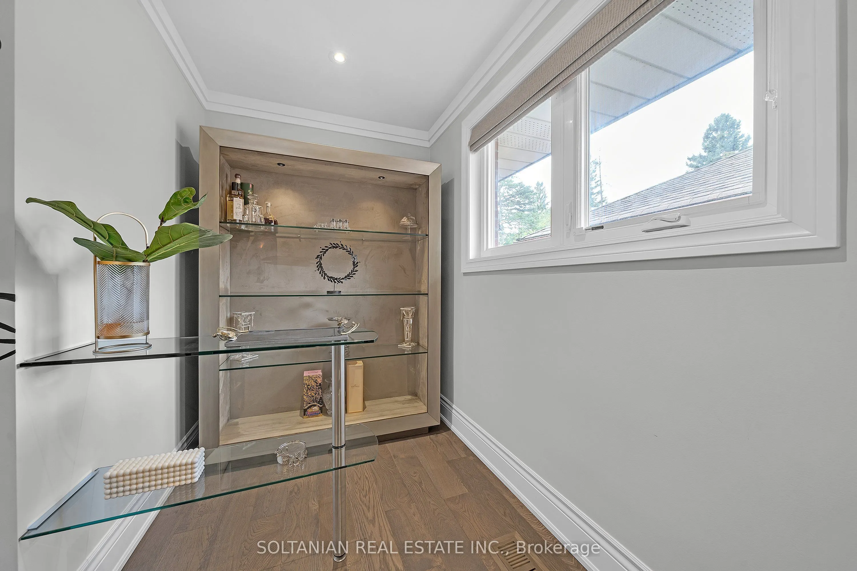 33 Madawaska Avenue