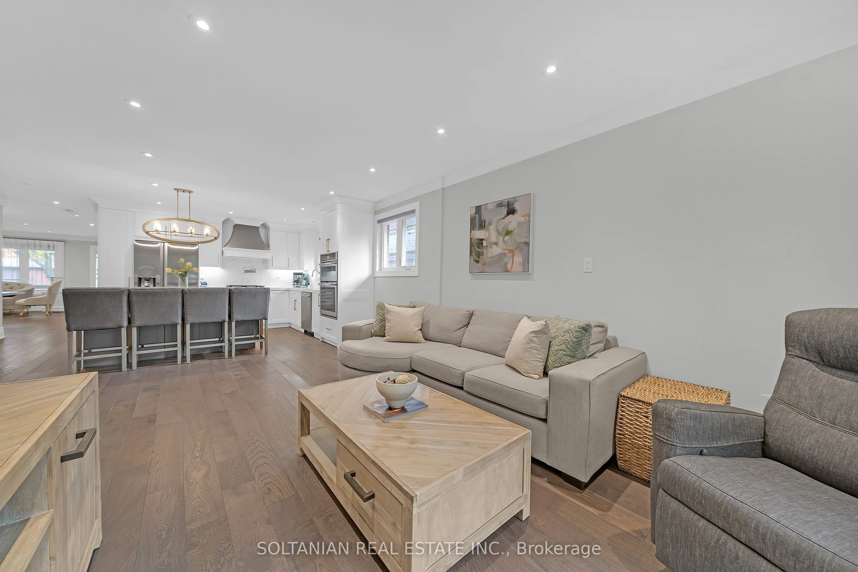 33 Madawaska Avenue