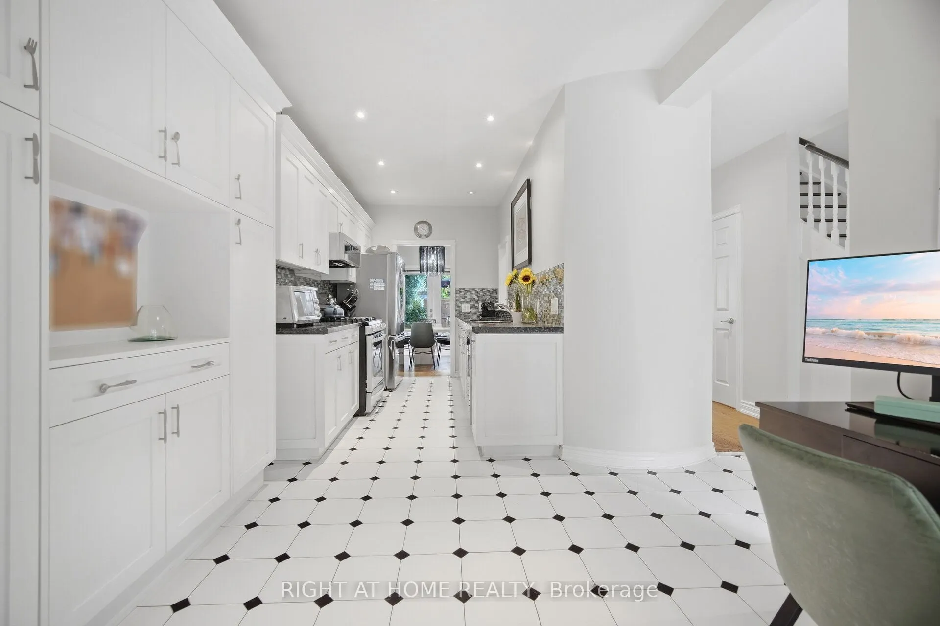 219 Broadway Avenue