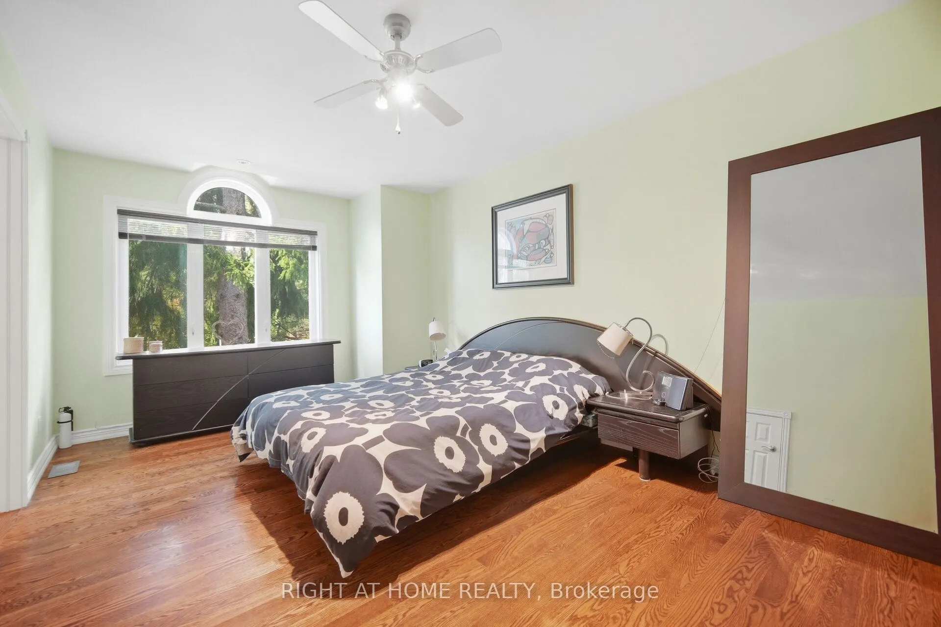 219 Broadway Avenue