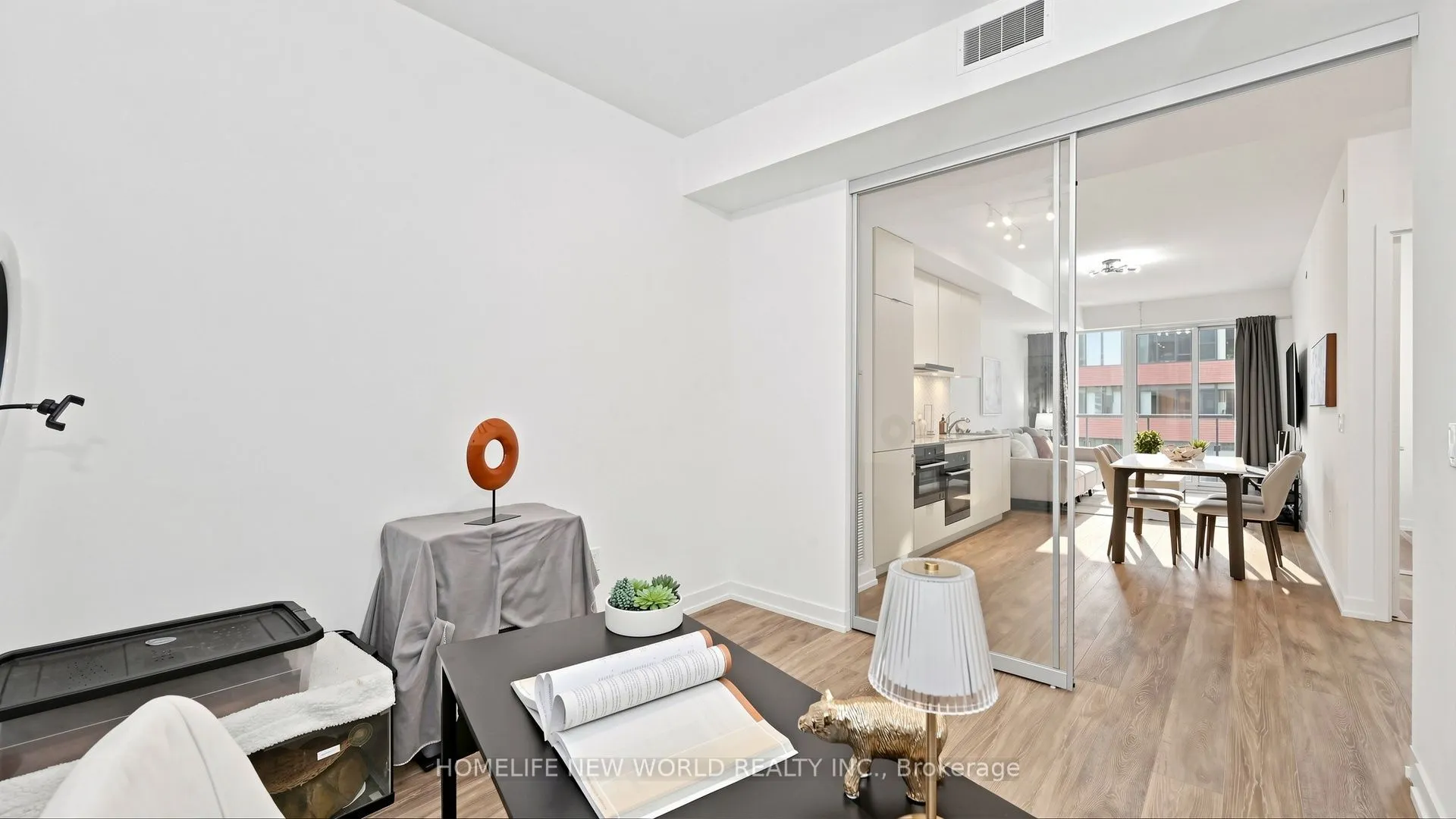 158 Front Street E #813