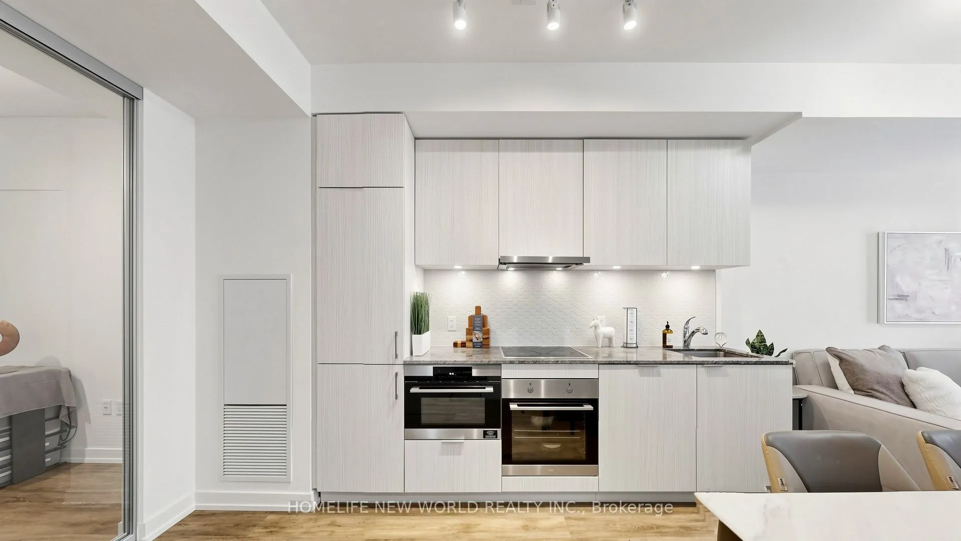 158 Front Street E #813