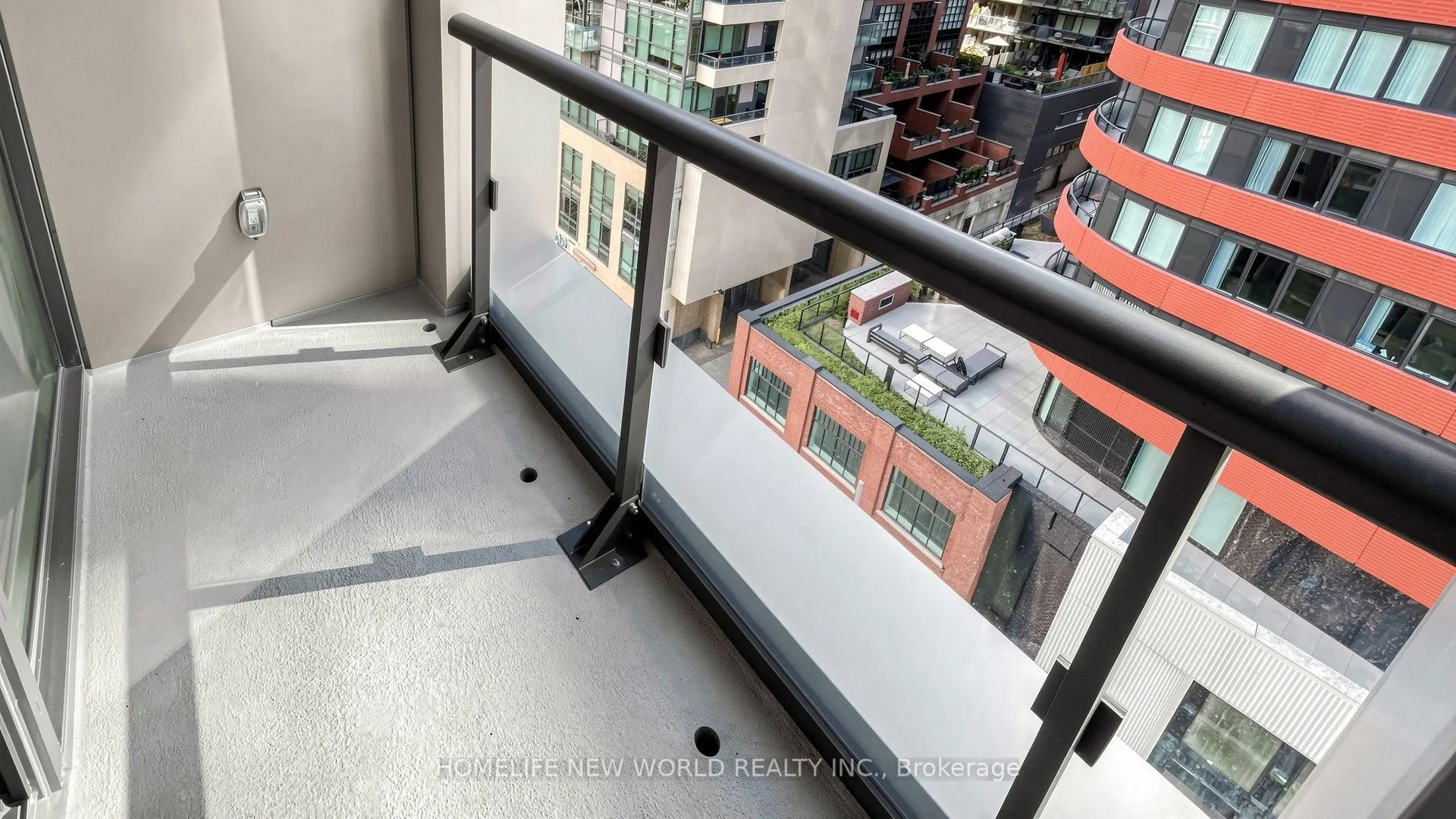 158 Front Street E #813